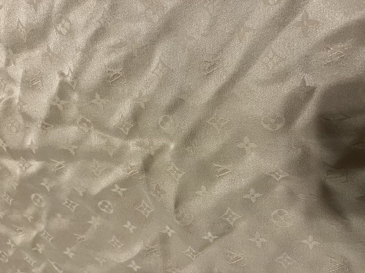 Louis Vuitton × Vintage Tan Louis Vuitton Scarf Size ONE SIZE - 4 Thumbnail