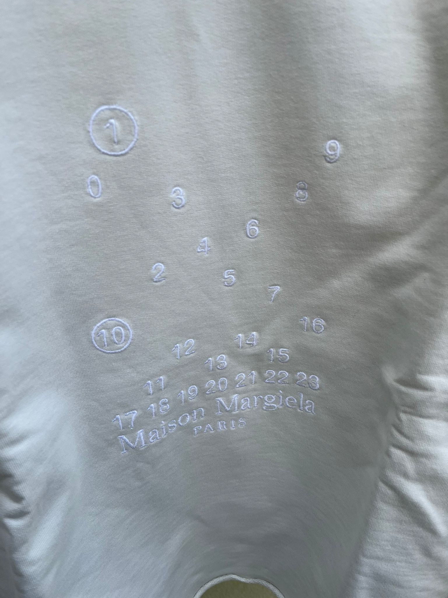 Maison Margiela Logo Embroidered Hoodie in White Size US XL / EU 56 / 4 - 11 Thumbnail
