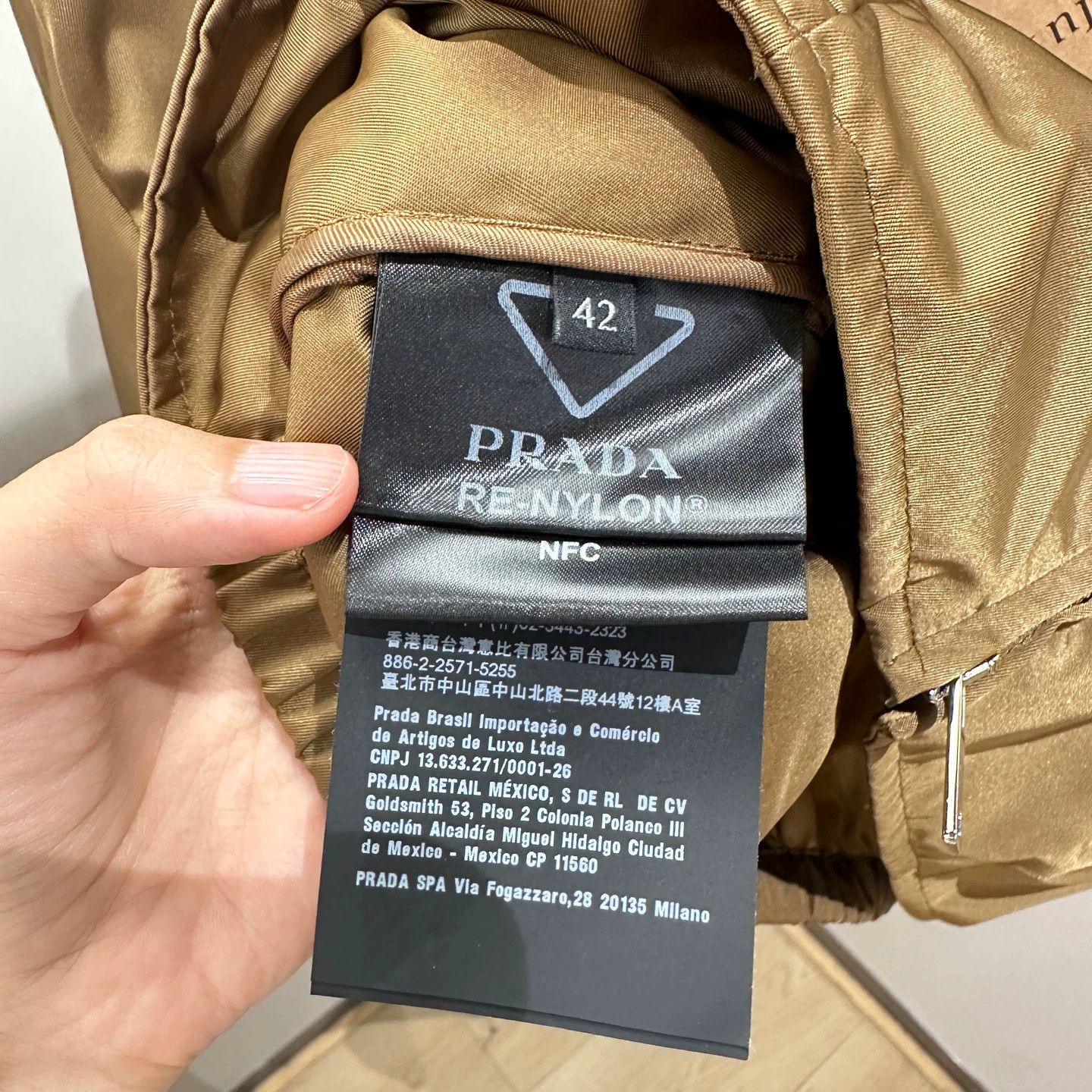 Prada Prada may852 Triangle Metal Logo Hooded Jacket 42 Size M / US 6-8 / IT 42-44 - 6 Thumbnail