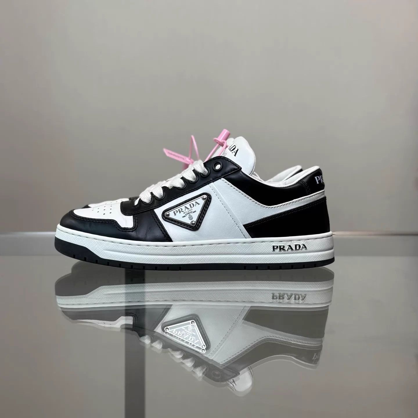 Prada Prada Downtown B&W TriLogo Shoes 35.5 98 DM1979 Size US 5 / IT 35 - 2 Thumbnail