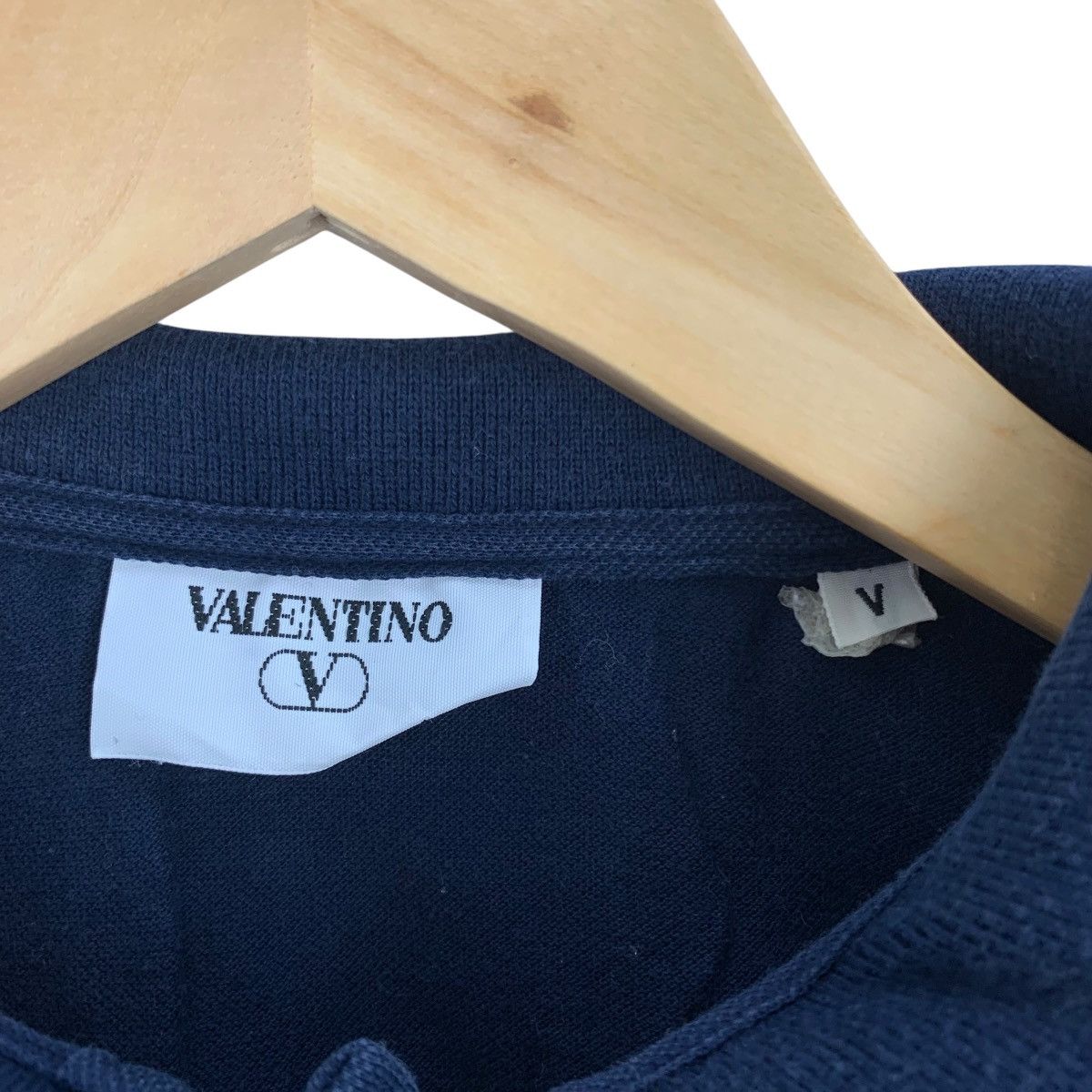 Vintage Vintage V VALENTINO ITALY Small Embroidered Collar Tshirt Size US XL / EU 56 / 4 - 5 Thumbnail