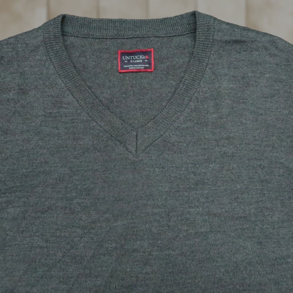 UNTUCKit UNTUCKit Sweater Mens XL Gray Merino Wool Pullover Spitler V Neck Size US XL / EU 56 / 4 - 1 Thumbnail