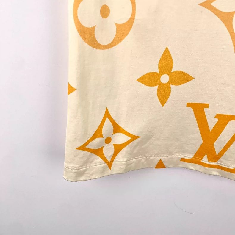 Louis Vuitton Louis Vuitton Beige logo full-print cotton crewneck lacy s Size S / US 4 / IT 40 - 4 Thumbnail