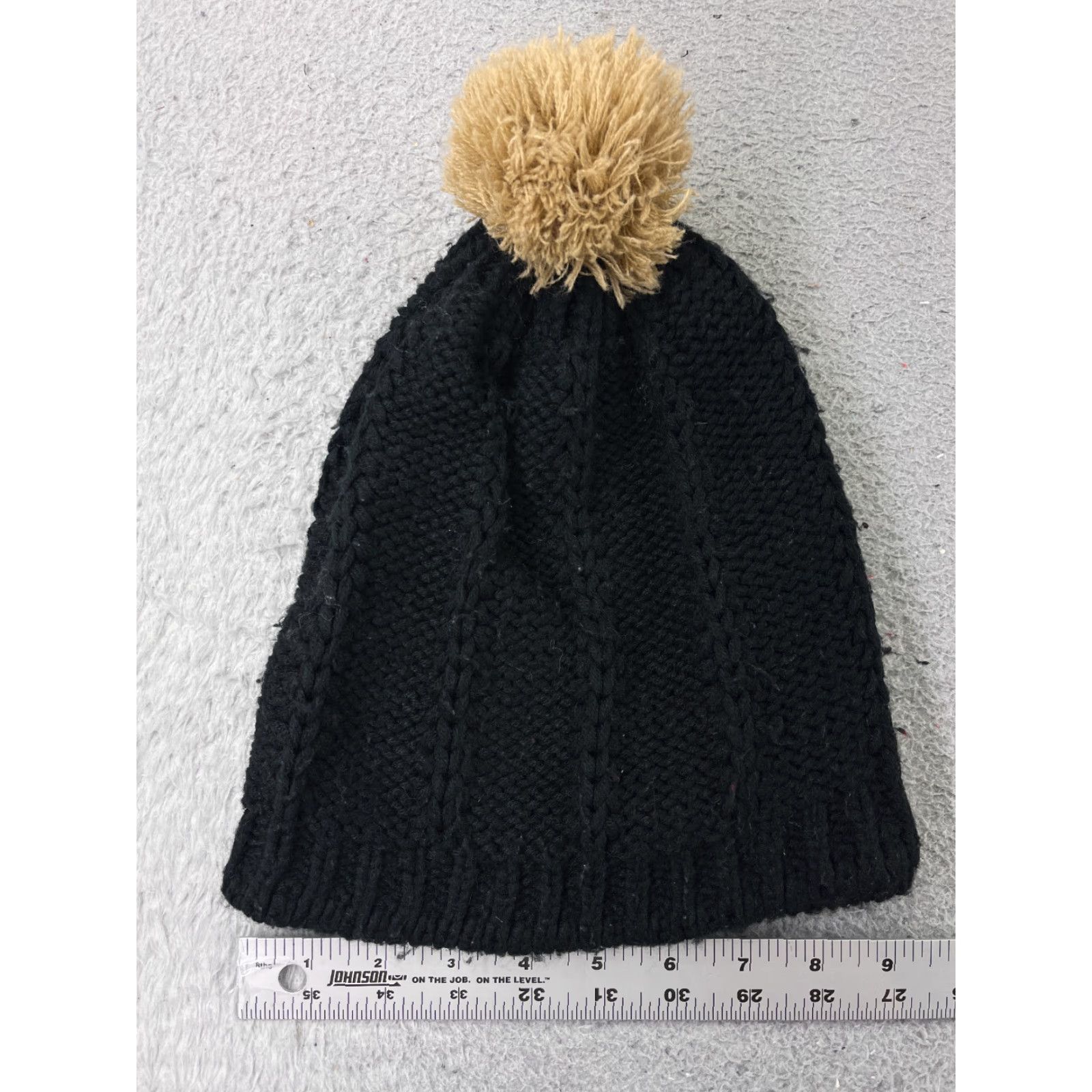 Forever 21 Forever Discrete On Top Beanie Toque Adult One Size Black Knit Acrylic Ski Pom Hat Beanie Mens Womens Unisex Adults Size US M / EU 48-50 / 2 - 4 Thumbnail
