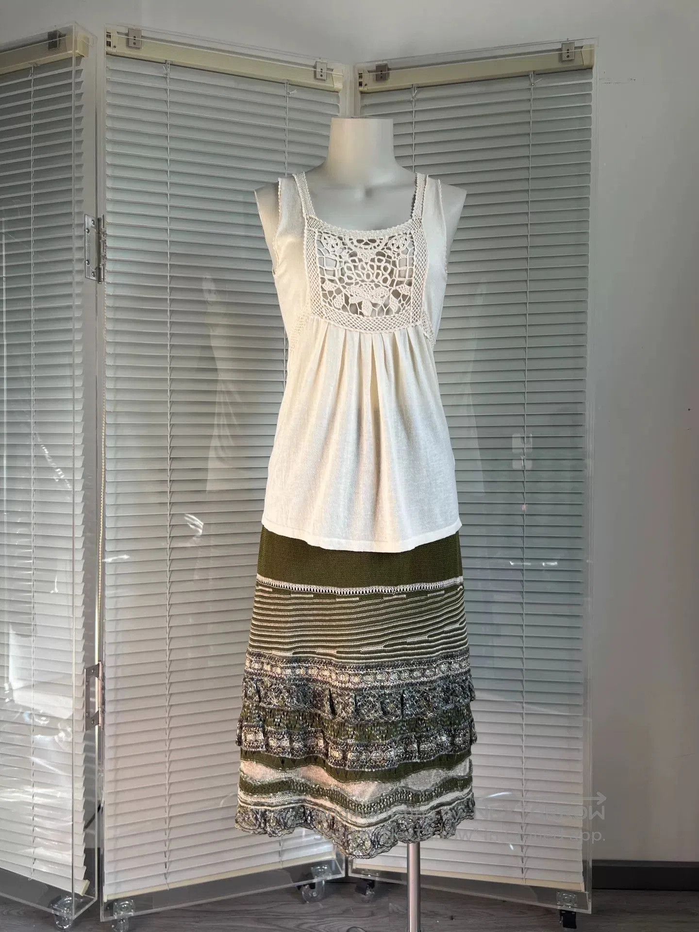 Other Vivienne Tam Knit Hollow-Out Vest. Size M / US 6-8 / IT 42-44 - 1 Thumbnail