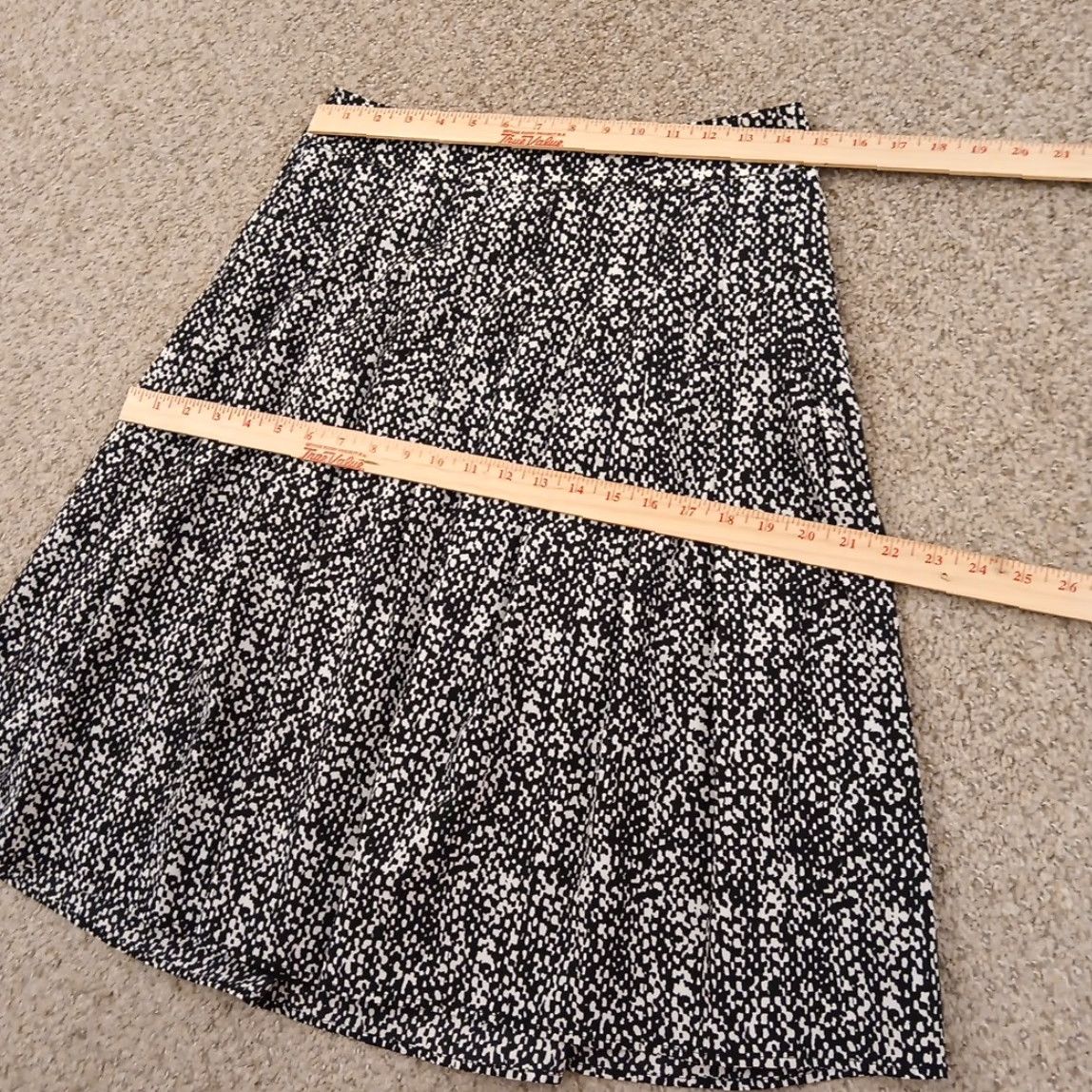 Talbots **Black Geometric A-Line Skirt Size 2 Lightweight Lined** User: **Talbots Black Geometric A-Line Midi Skirt Size 2 Lightweight Lined** Size 26" / US 2 / IT 38 - 2 Thumbnail