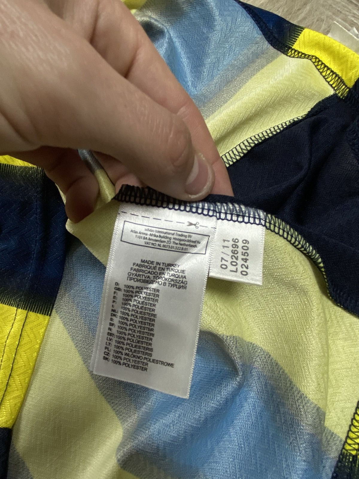 Adidas Adidas Fenerbahce home football soccer jersey 2011 Size US L / EU 52-54 / 3 - 8 Thumbnail
