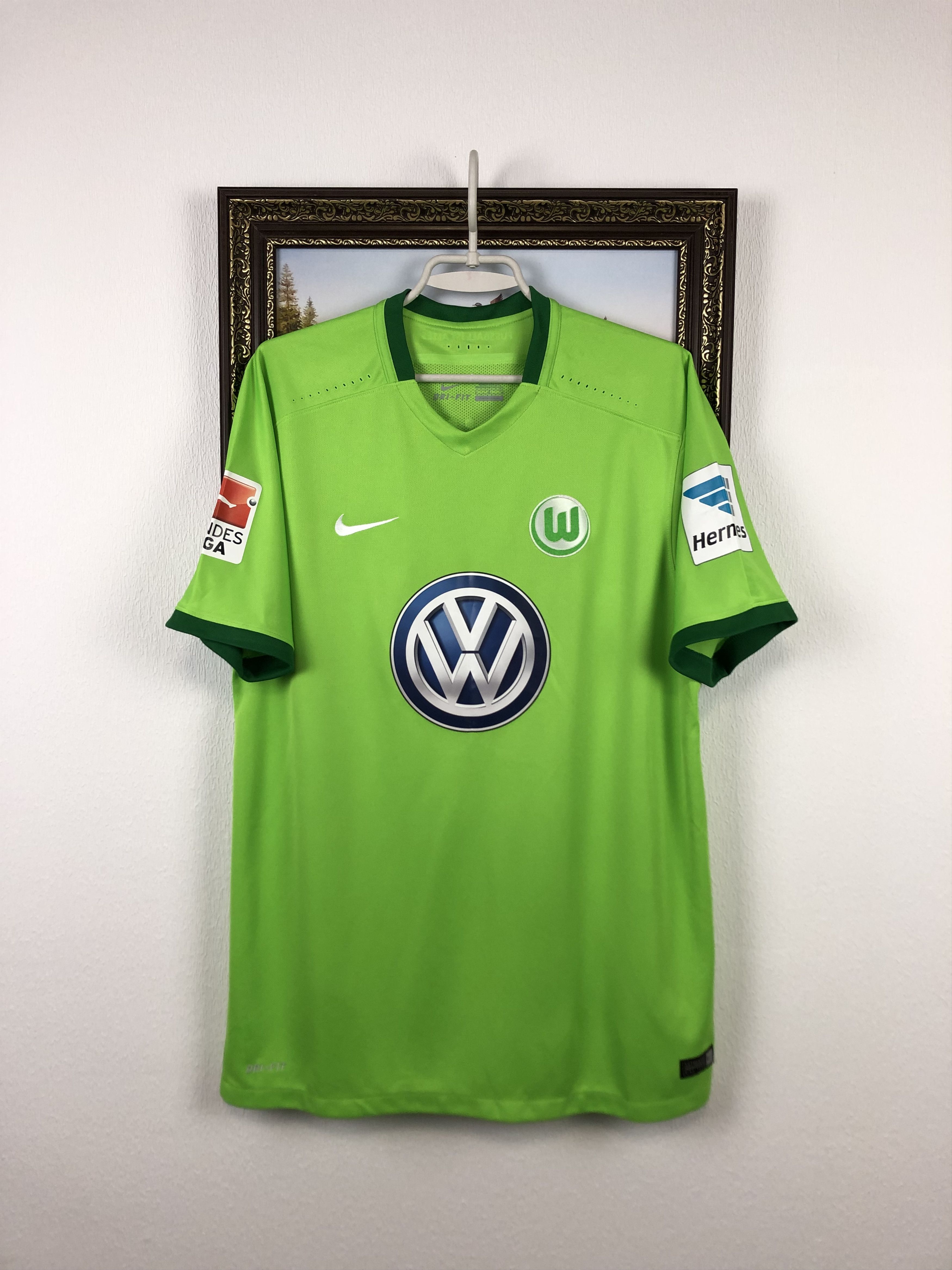 Nike Wolfsburg football shirt 2016 #4 Schafer Signed Player Issue Size US L / EU 52-54 / 3 - 3 Thumbnail
