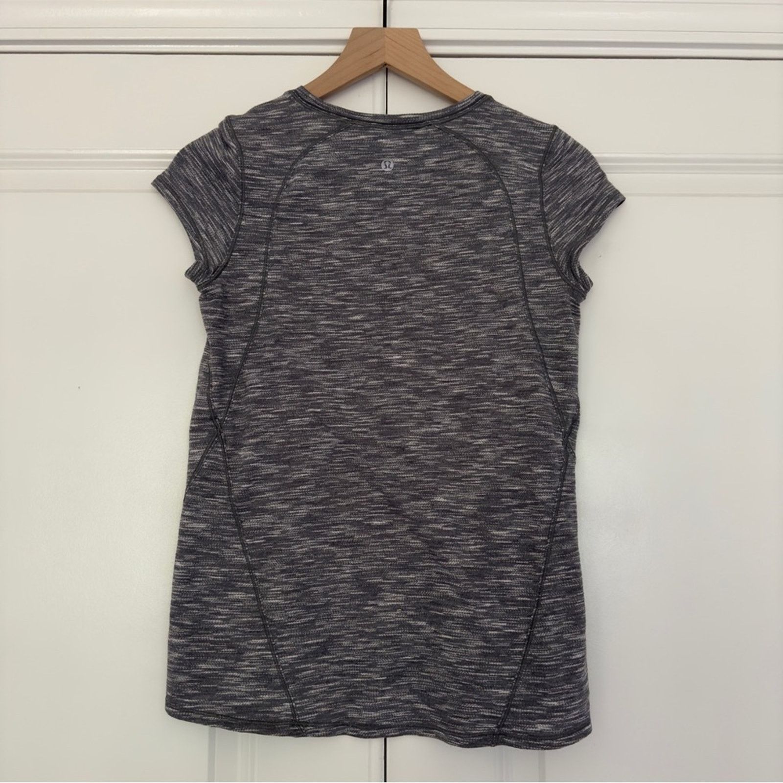 Lululemon Lululemon Another Mile Short Sleeve gray white training crew Size S / US 4 / IT 40 - 2 Thumbnail