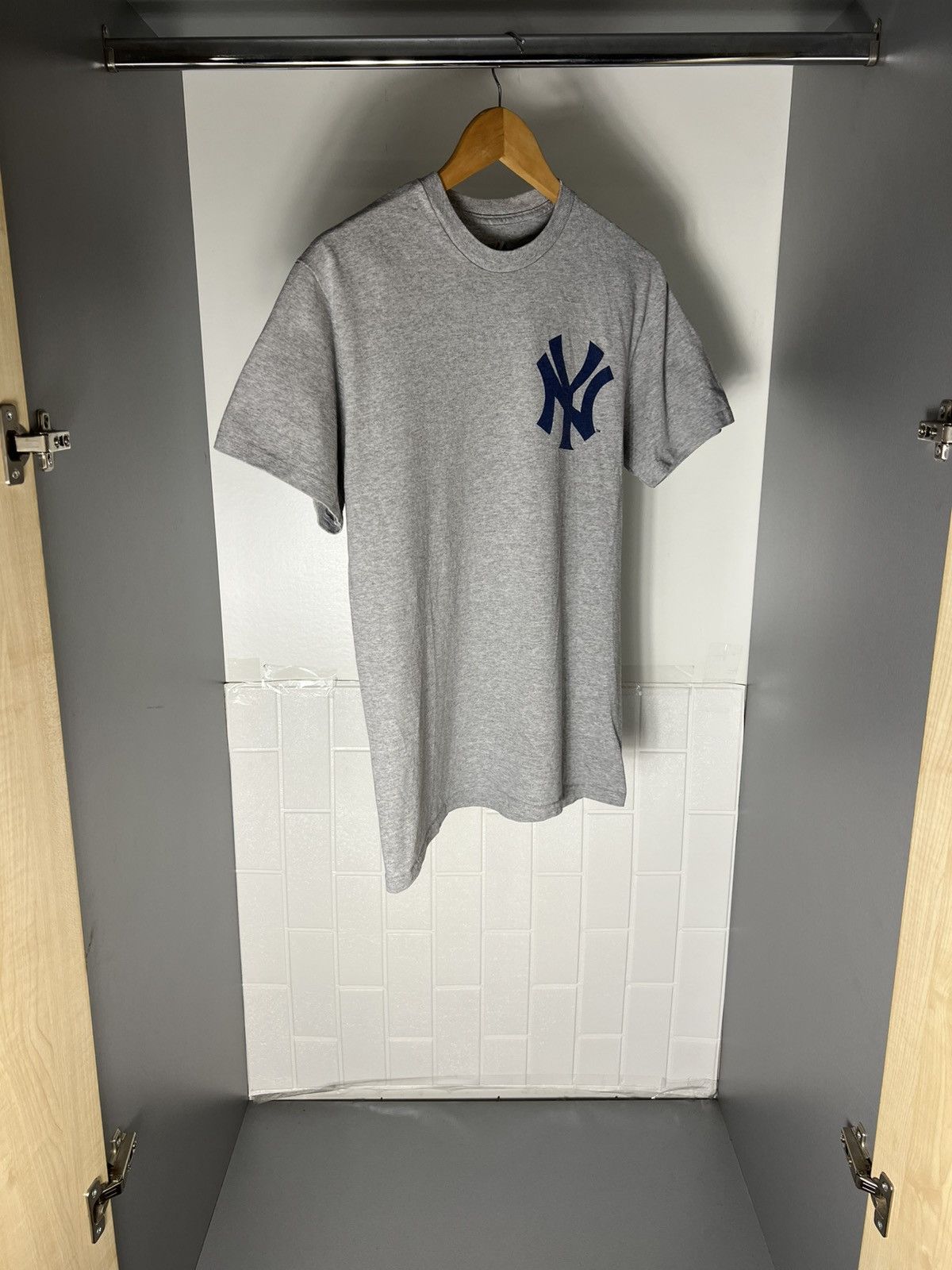 Majestic VINTAGE MAJESTIC NEW YORK YANKEES MLB RETRO T-SHIRT Y2K 90s Size US M / EU 48-50 / 2 - 5 Thumbnail