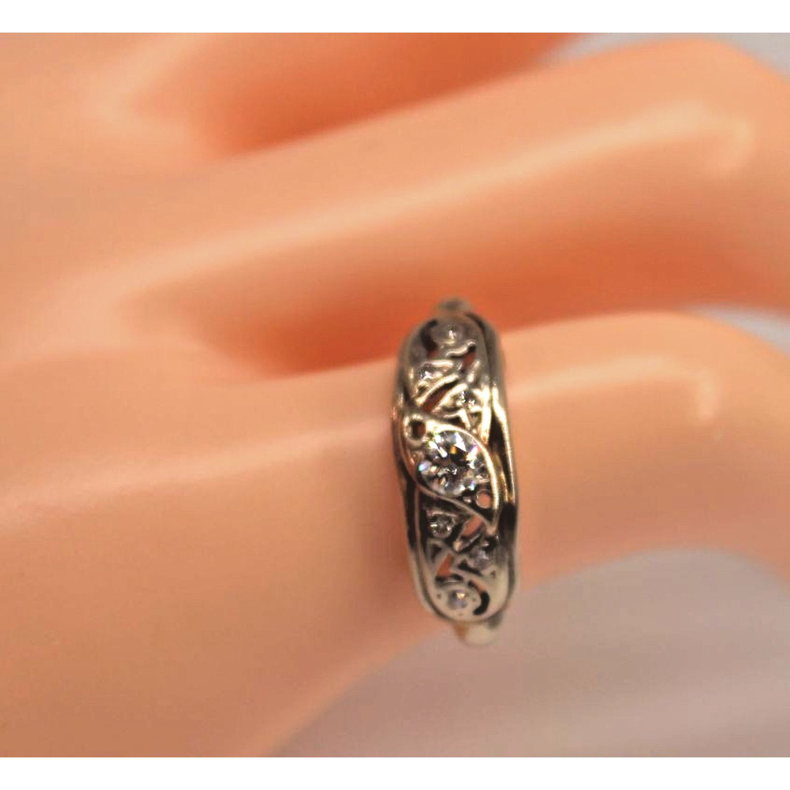 Other MCM 14k White Gold 1/4 CT Diamond Wedding Band • Size 5 Size ONE SIZE - 3 Thumbnail