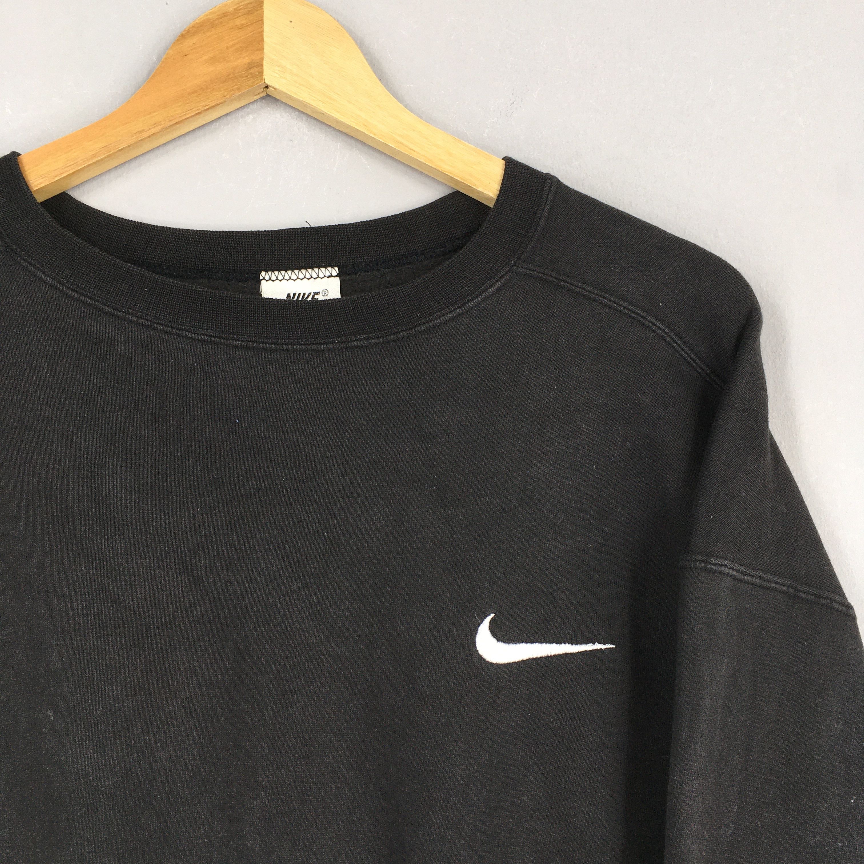 Nike Vintage Y2K Nike Swoosh Black Sweatshirt Medium Size US M / EU 48-50 / 2 - 2 Thumbnail