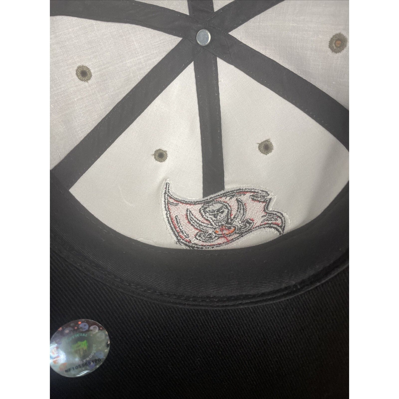 Reebok VTG Reebok Tampa Bay Buccaneers Adjustable NFL NWOT Size US L / EU 52-54 / 3 - 13 Thumbnail