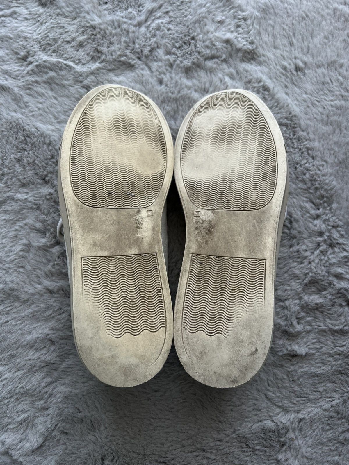 Common Projects Common Projects Low Top Sneaker Distressed Size US 9 / EU 42 - 14 Thumbnail