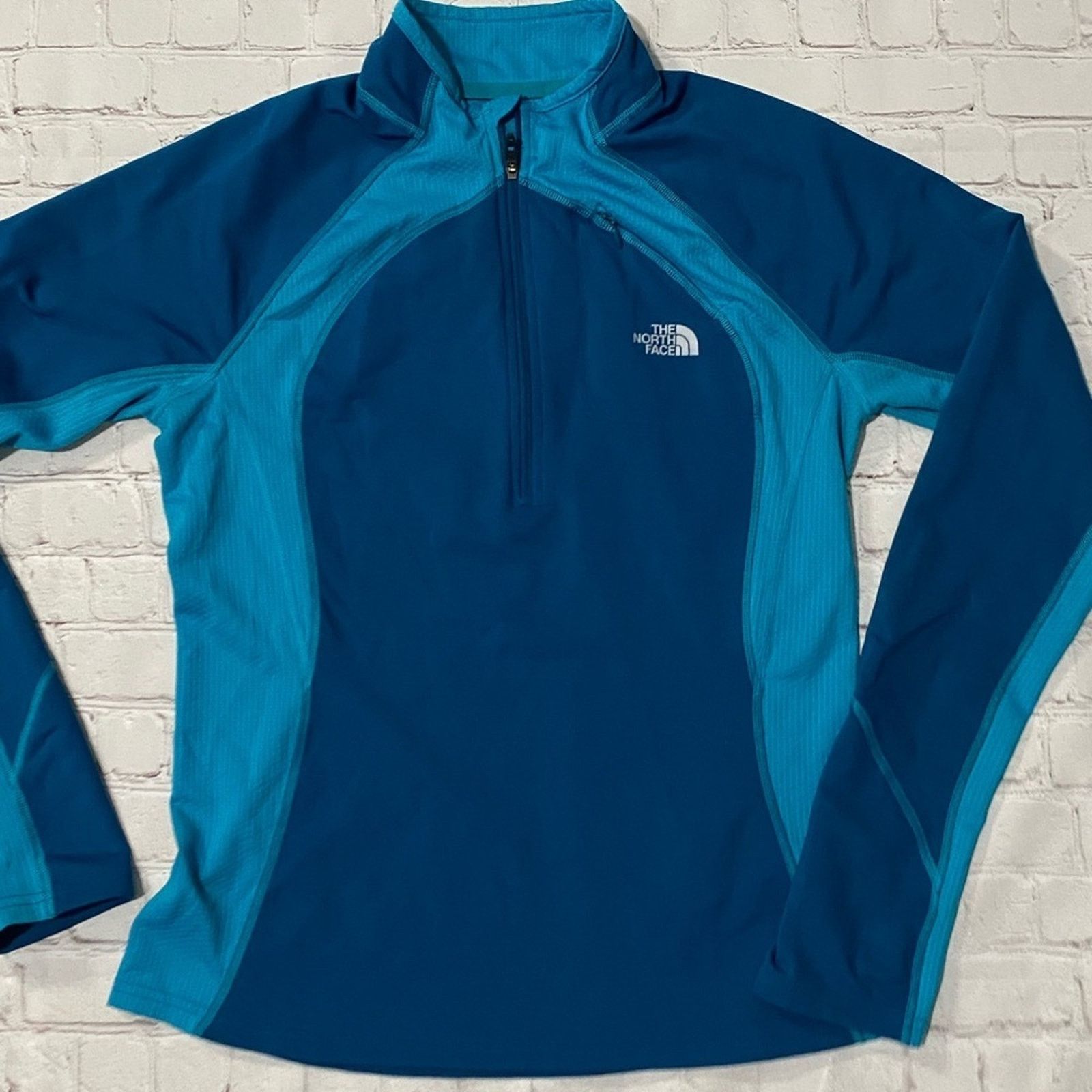 The North Face Women’s the north face long sleeve Size M / US 6-8 / IT 42-44 - 1 Thumbnail