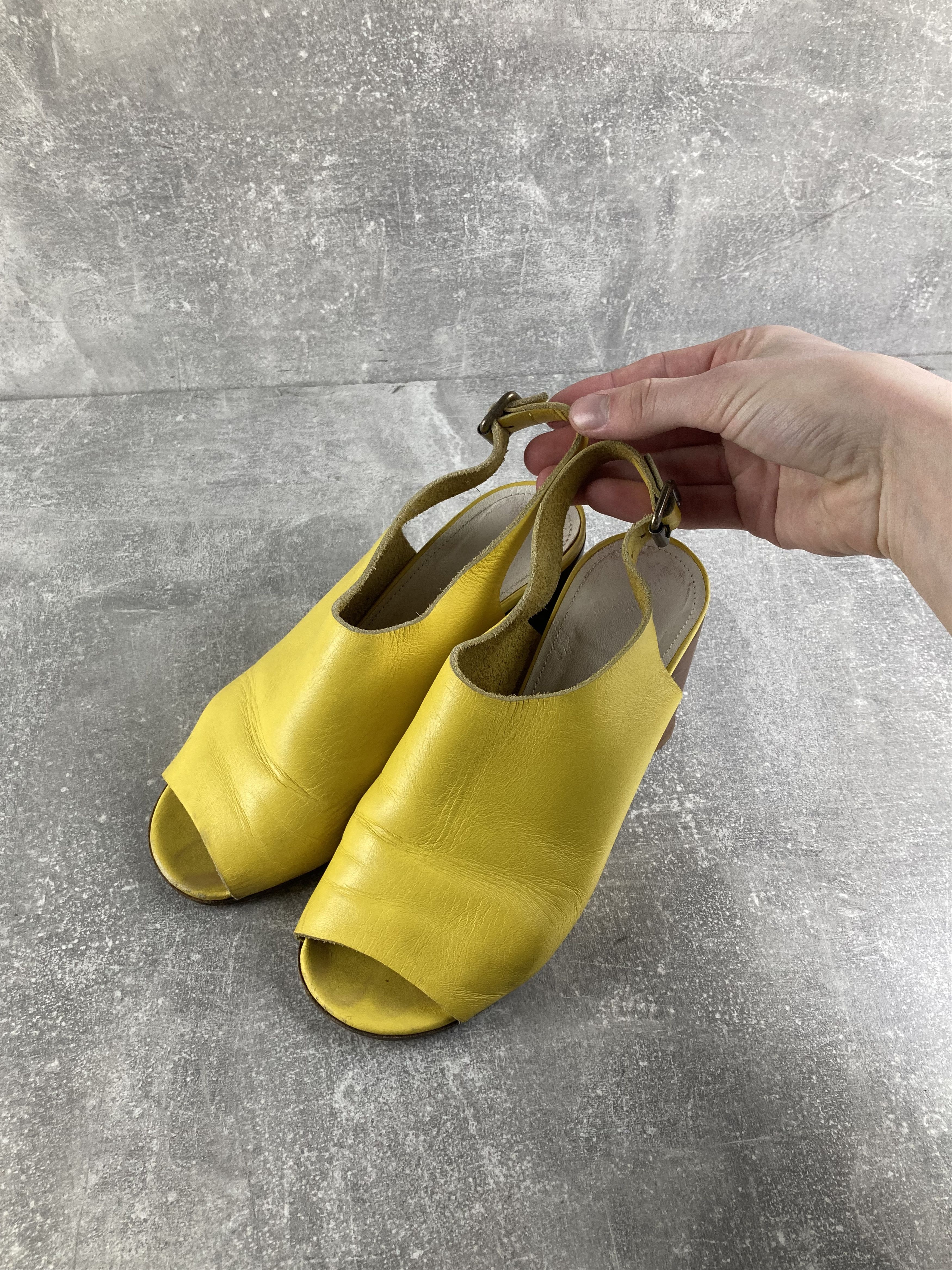 Maison Margiela Maison Margiela vintage yellow leather heel sandals Size US 7.5 / IT 37.5 - 2 Thumbnail