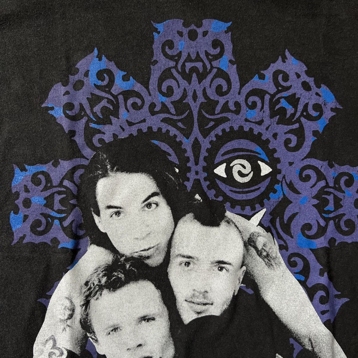 Band Tees ⚠️ltd⚠️red hot chilli peppers bali barong Size US XL / EU 56 / 4 - 9 Thumbnail
