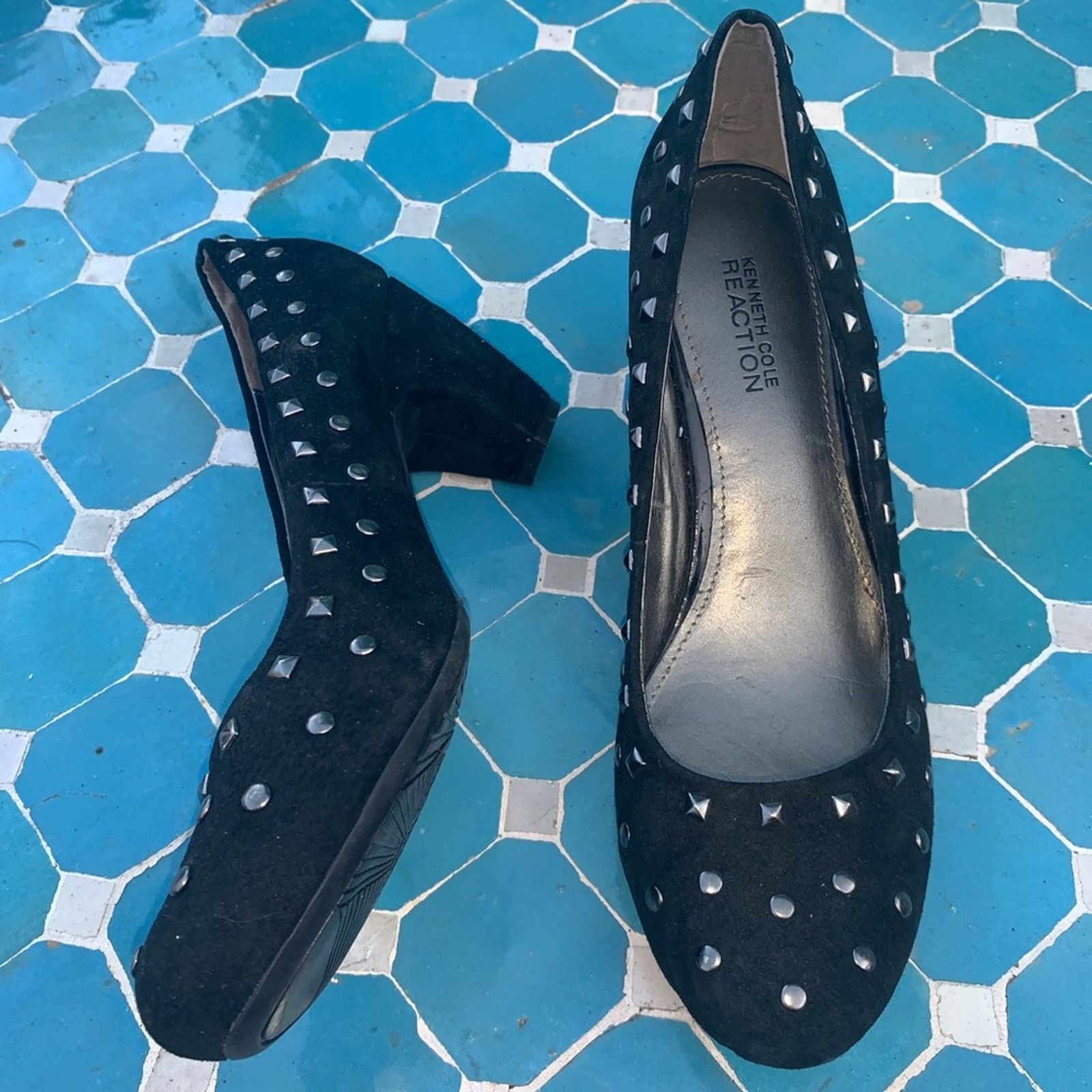 Kenneth Cole NEW KENNETH COLE STUDDED BLACK SUEDE LEATHER PUMPS Size US 8 / IT 38 - 3 Thumbnail