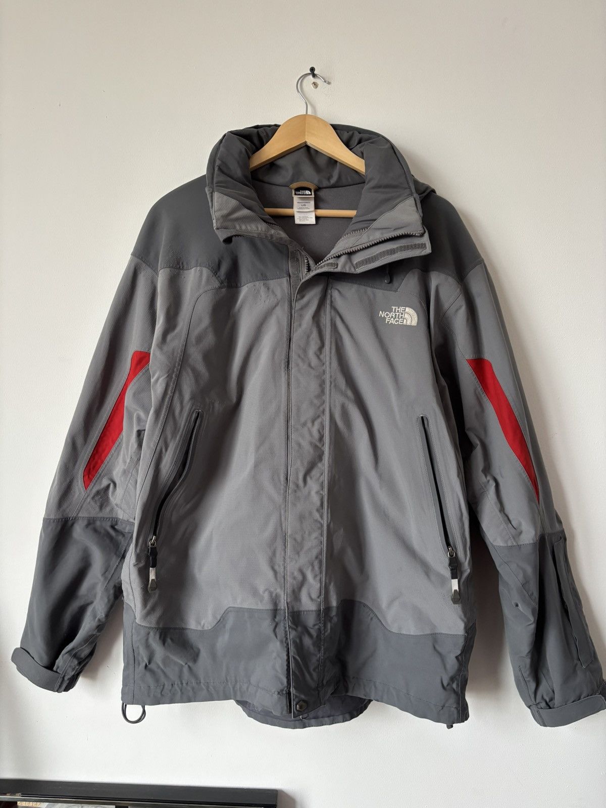 The North Face Vintage The North Face HyVent Ski Jacket Grey Red Size L Size US L / EU 52-54 / 3 - 1 Thumbnail