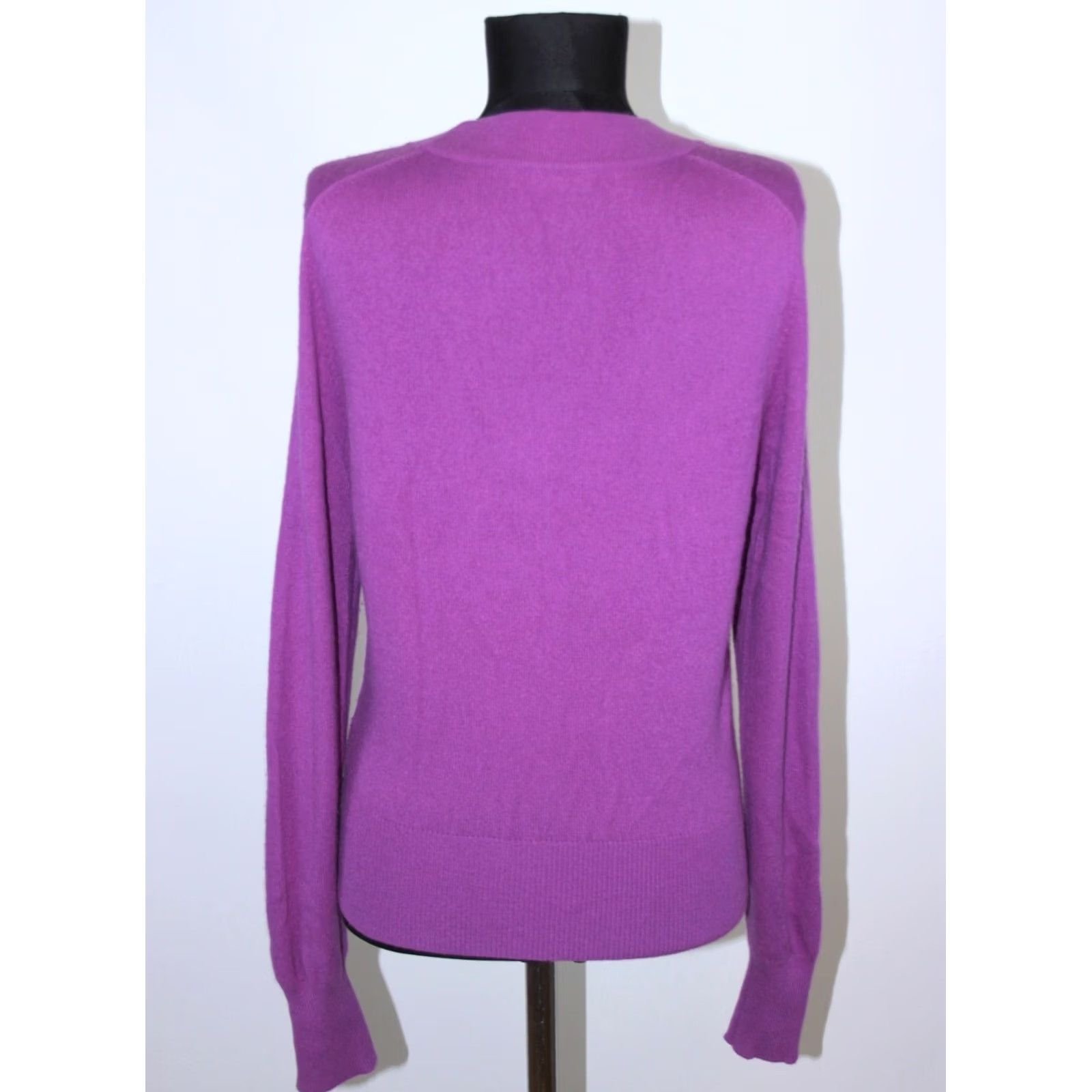 Vintage Repeat Cardigan Purple 100% cashmere Jumper Size 38 Womens V-Neck Dutch Brand Repeat Cardigan Purple 100% cashmere Size 38 Womens V-Neck Size XS / US 0-2 / IT 36-38 - 3 Thumbnail