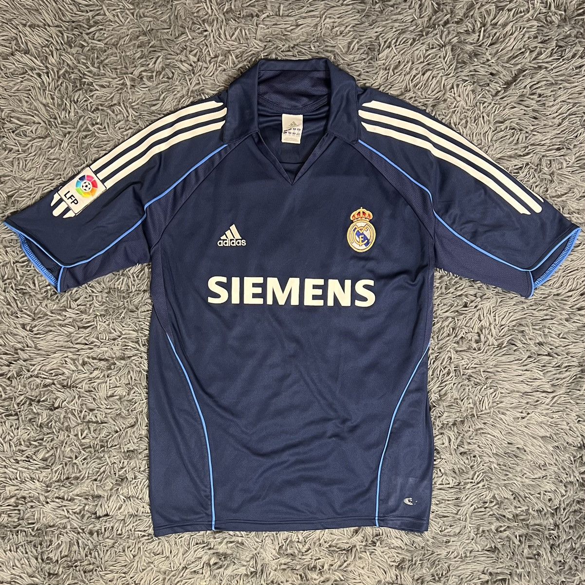 Adidas Vintage 2005-2006 Real Madrid Away Ronaldo Soccer Jersey Kit