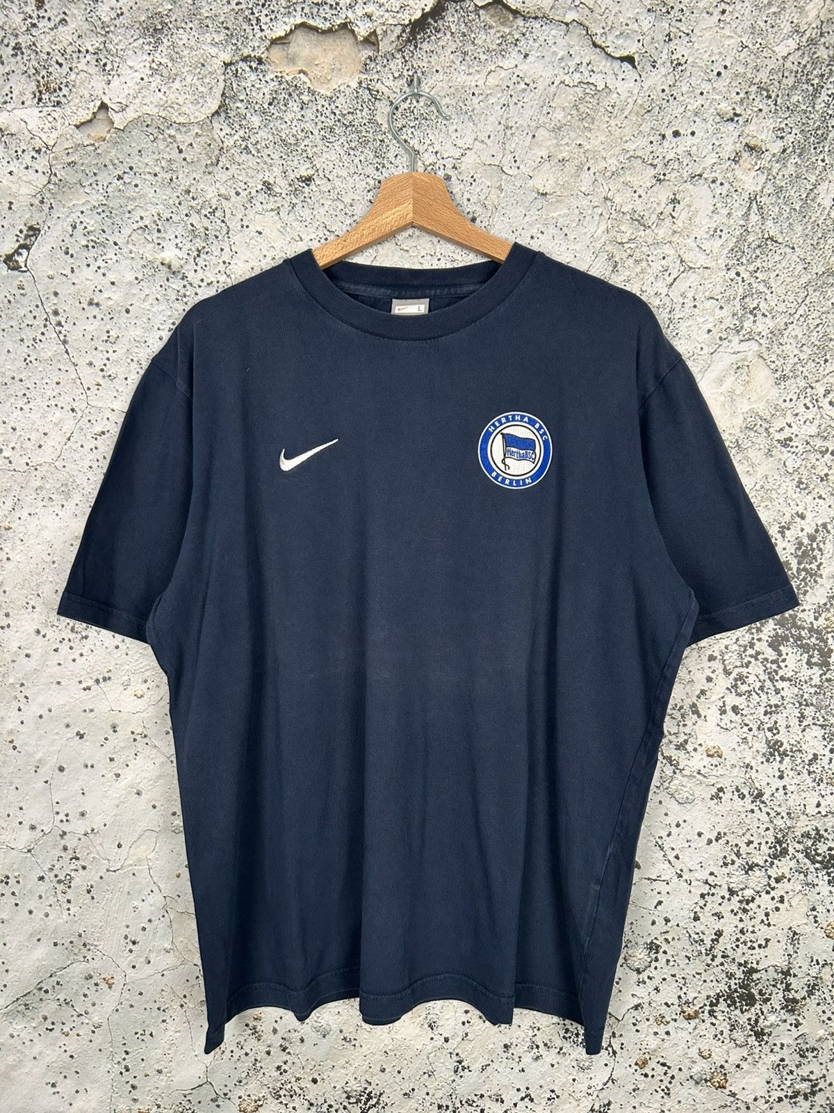 Nike Vintage Nike Hertha Berlin Football Tee Soccer Jersey Sport Size US L / EU 52-54 / 3 - 1 Thumbnail