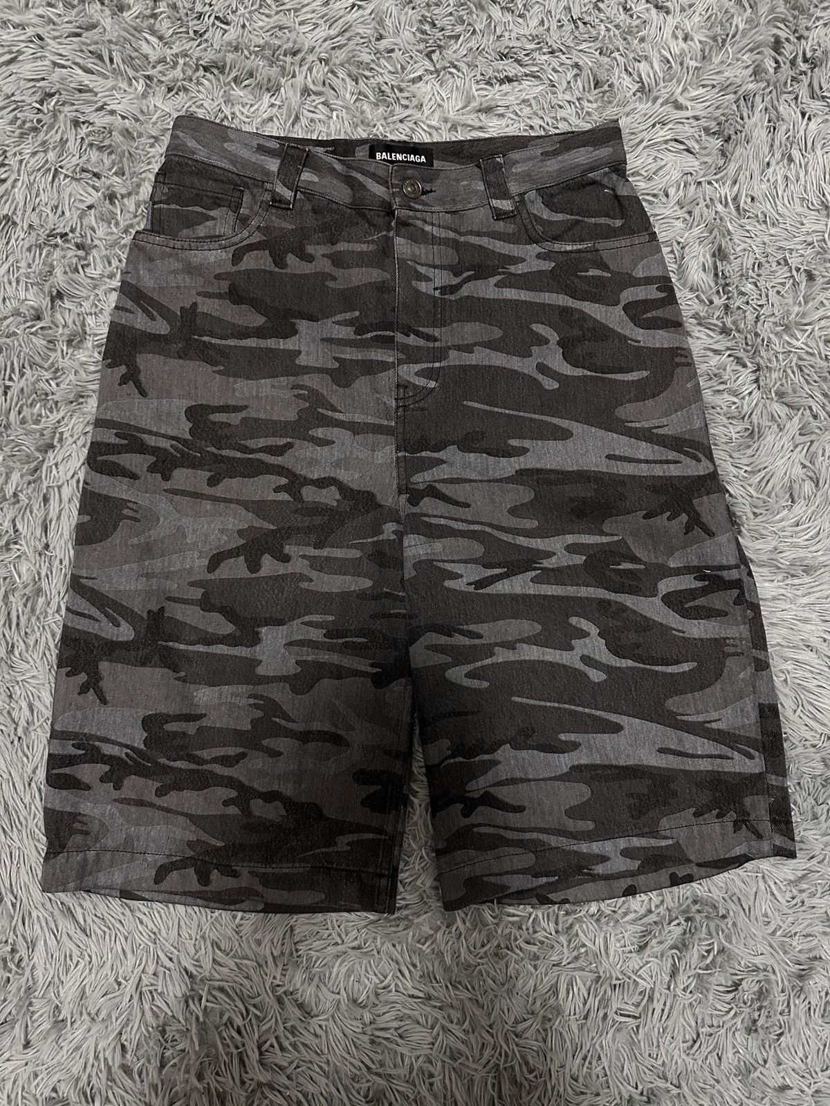 Balenciaga Balenciaga Navy camouflage Capri pants Size US 30 / EU 46 - 1 Thumbnail
