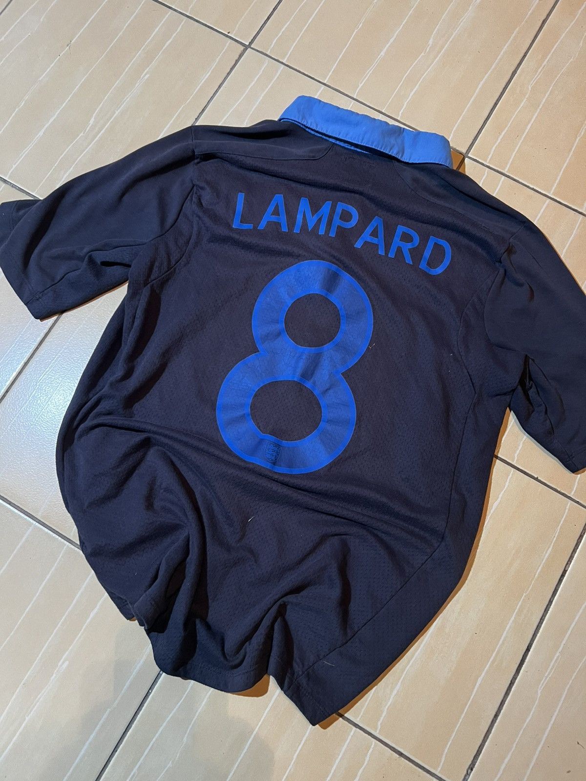 Umbro ENGLAND UMBRO 2012 EURO FOOTBALL AWAY JERSEY #8 LAMPARD Size US S / EU 44-46 / 1 - 3 Thumbnail