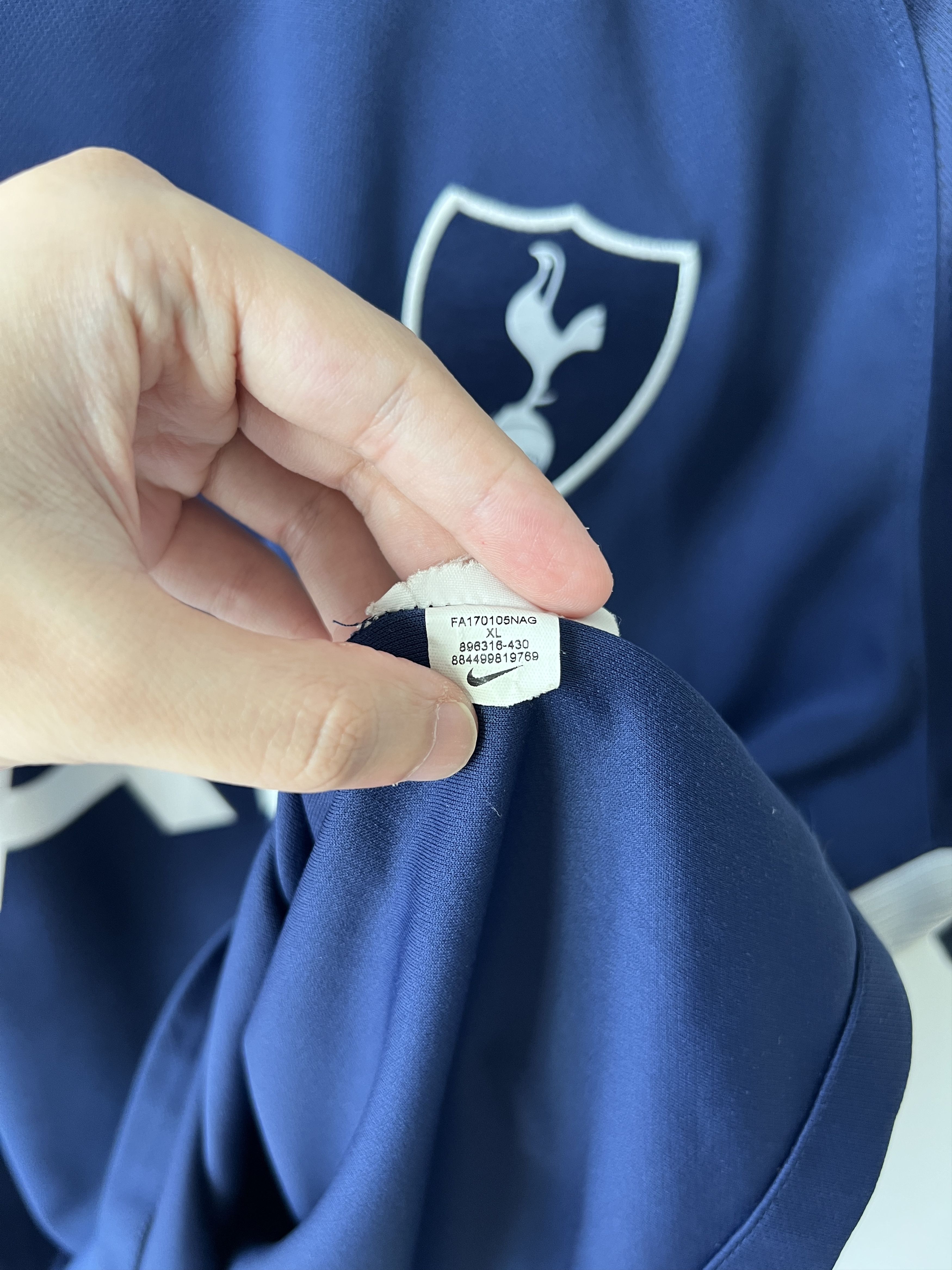 Nike (XL) Tottenham Spurs 2017-18 Away Kit Kane #10 Size US XL / EU 56 / 4 - 4 Thumbnail