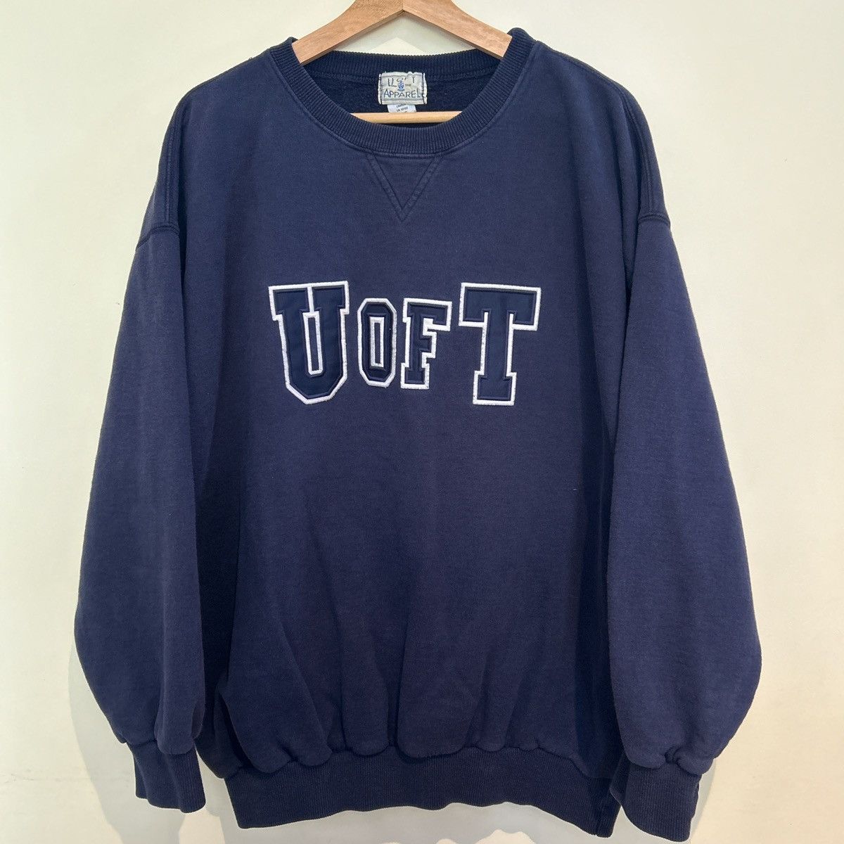 Other Vintage UofT Embroidered Navy Crewneck Size US L / EU 52-54 / 3 - 1 Thumbnail