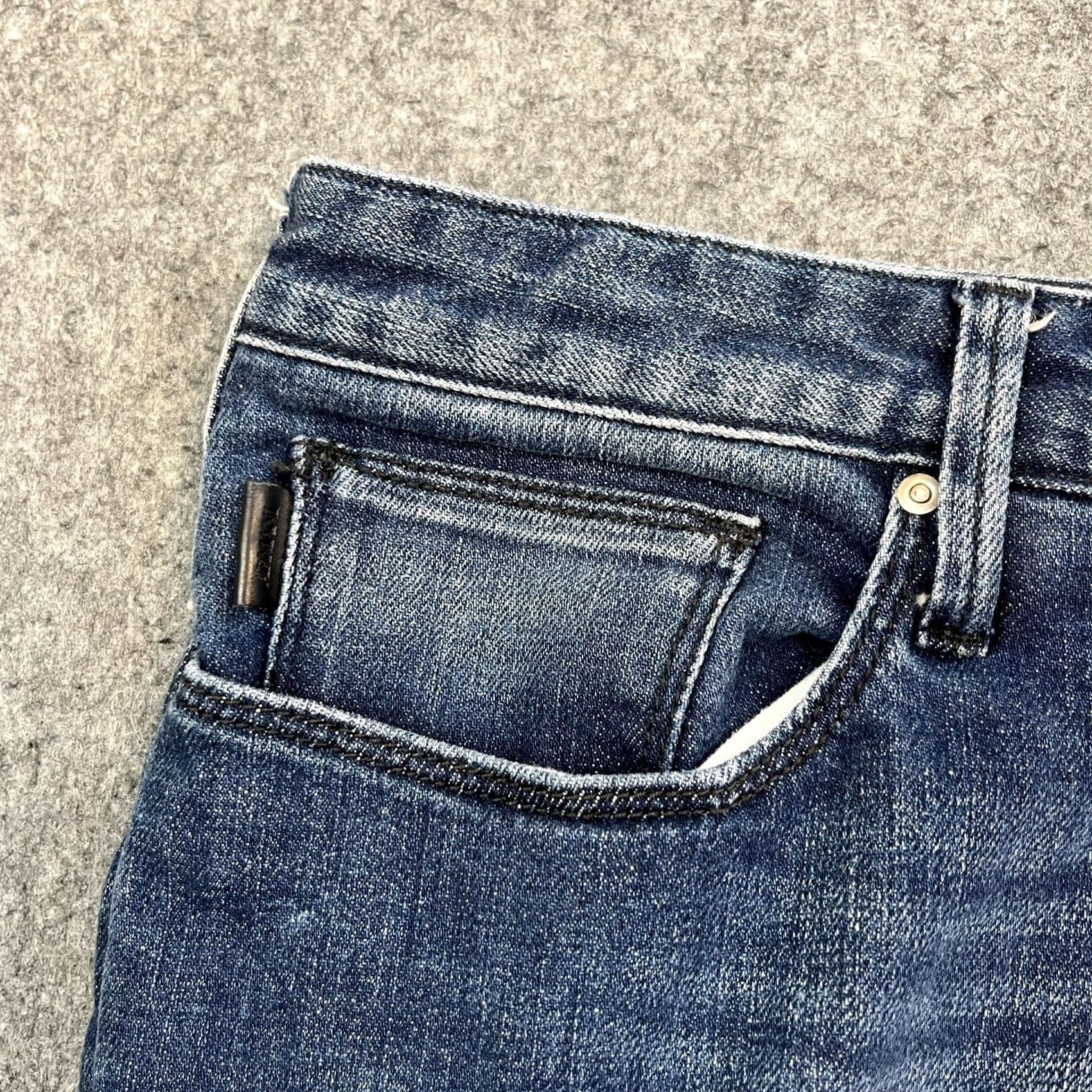 Vintage Armani Jeans Jeans Slim Tapered 32 Regular Denim Blue Medium Wash Stretch Whiskers 5-Pocket Mens Regular Size 32 in Blue Boys Womens Mens Size US 32 / EU 48 - 7 Thumbnail