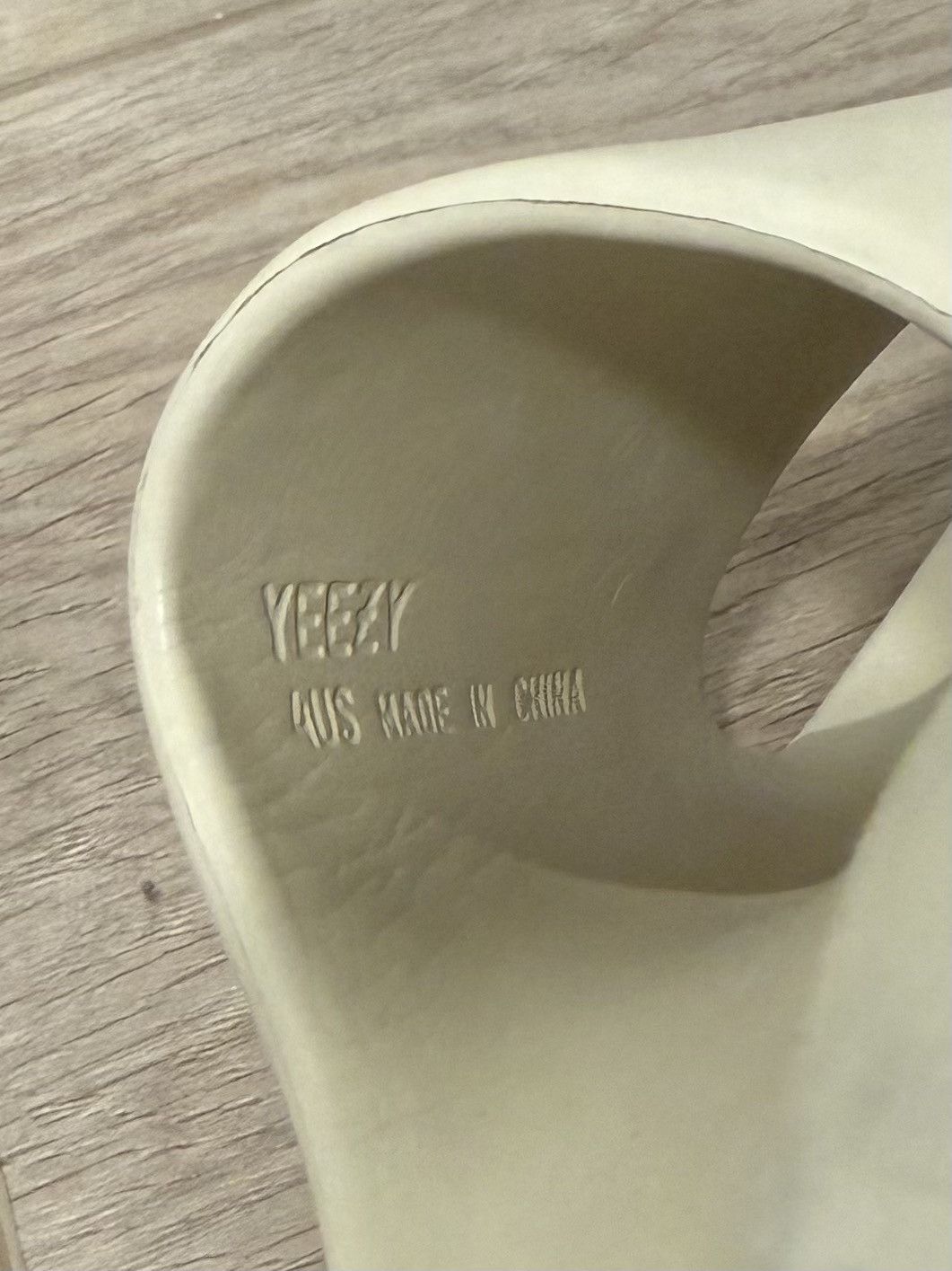 Yeezy Yeezy Slides Bone Size US 4 / IT 34 - 3 Thumbnail
