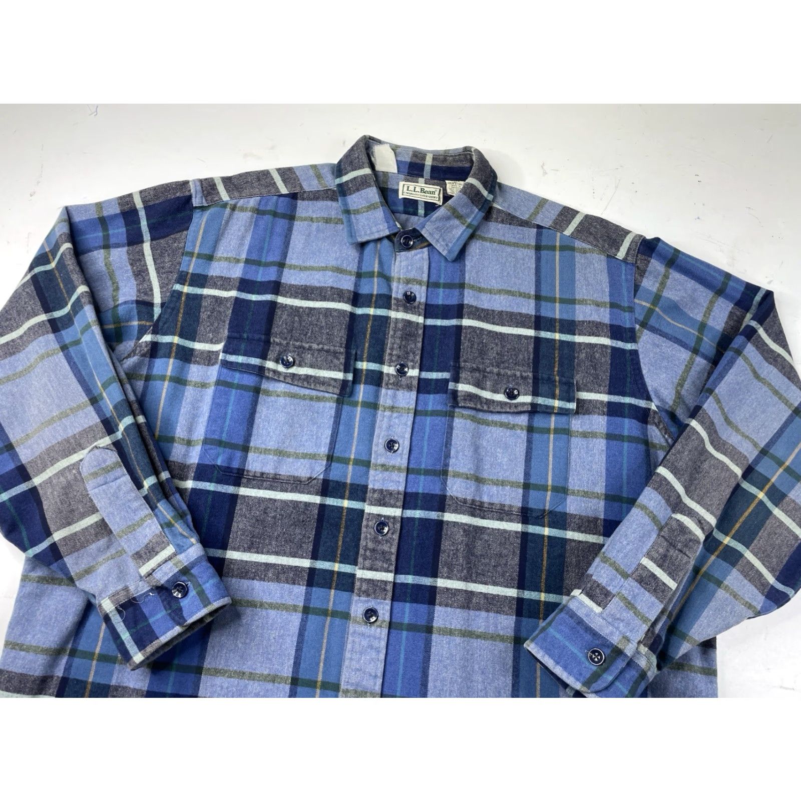 Vintage VINTAGE L.L. Bean Men’s XLT Chamois Cloth Long Sleeve Button-Up Shirt Blue Plaid Shirt Size US XL / EU 56 / 4 - 2 Thumbnail
