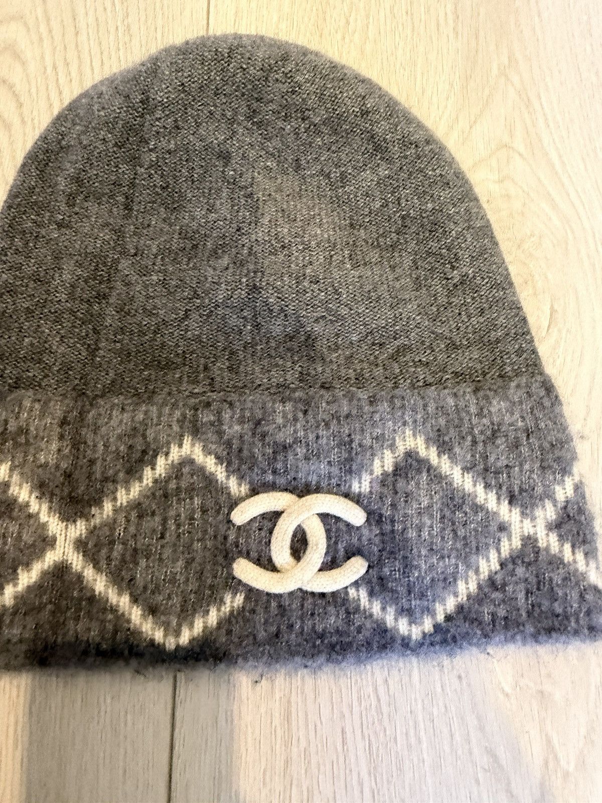 Chanel Chanel Grey & White Double C Beanie Size ONE SIZE - 2 Thumbnail