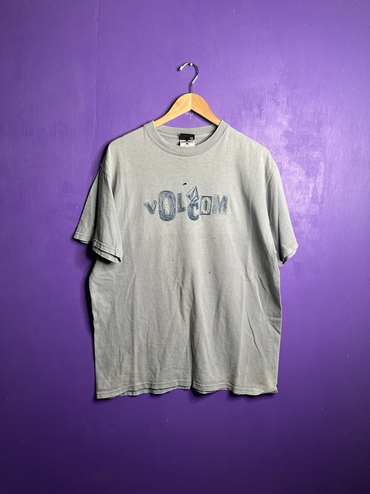 Vintage × Volcom Vintage 90s Volcom strings embroidered logo t-shirt Size US XL / EU 56 / 4 - 1 Thumbnail