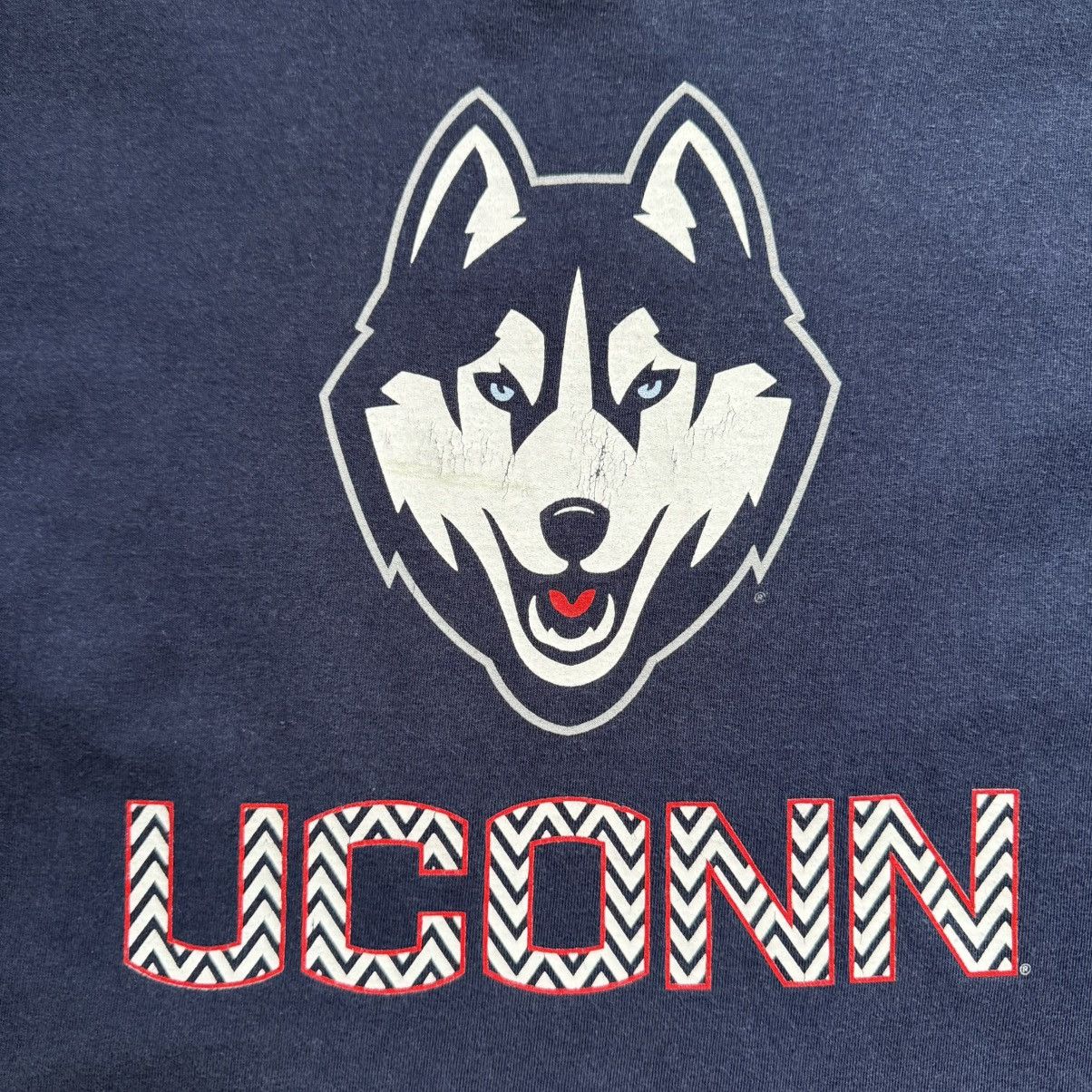 NCAA Vintage Y2K UCONN Huskies Icon Tee Size US L / EU 52-54 / 3 - 4 Thumbnail
