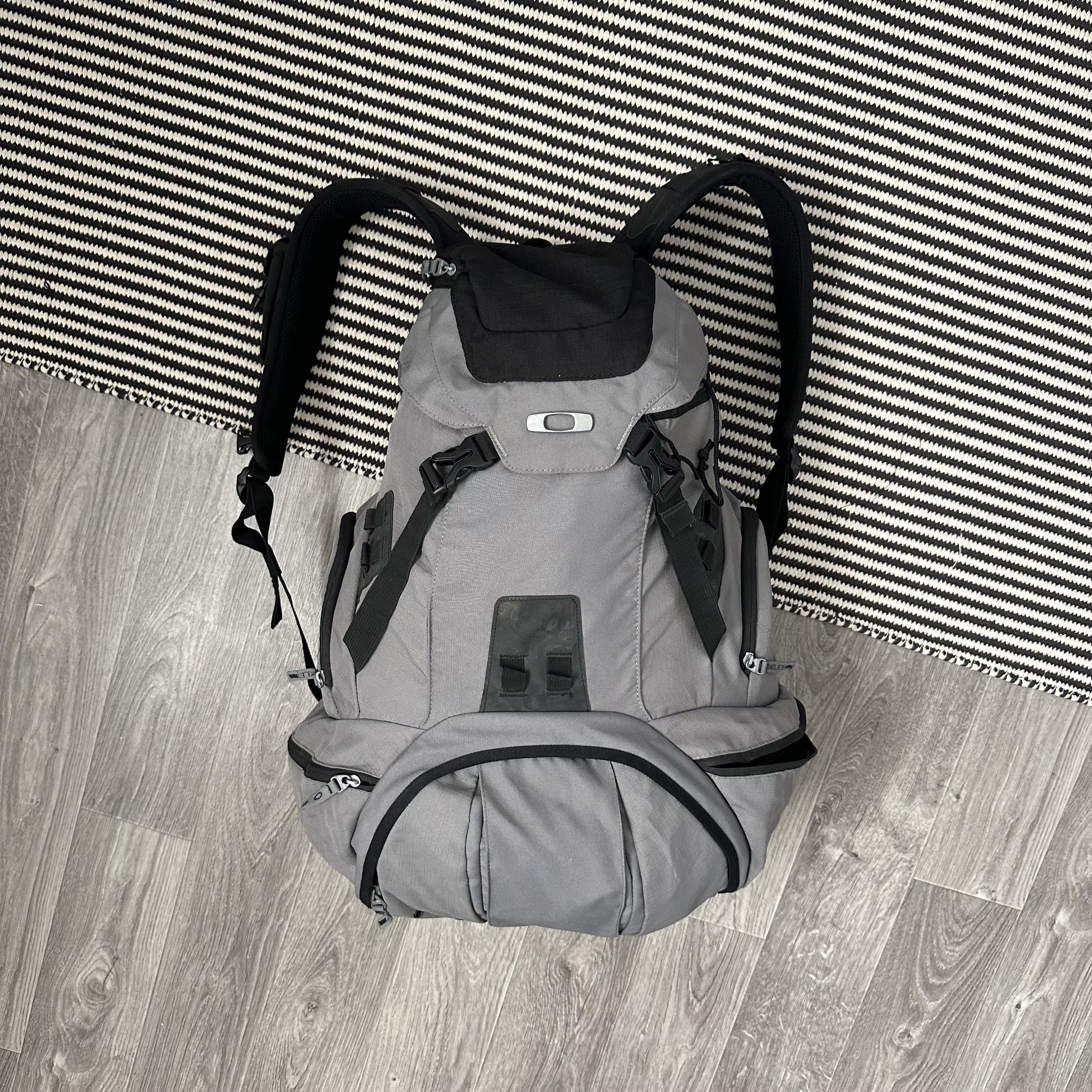 Oakley Surf Backpack Oakley Blade Wet/Dry 40 Backpack Stone Grey