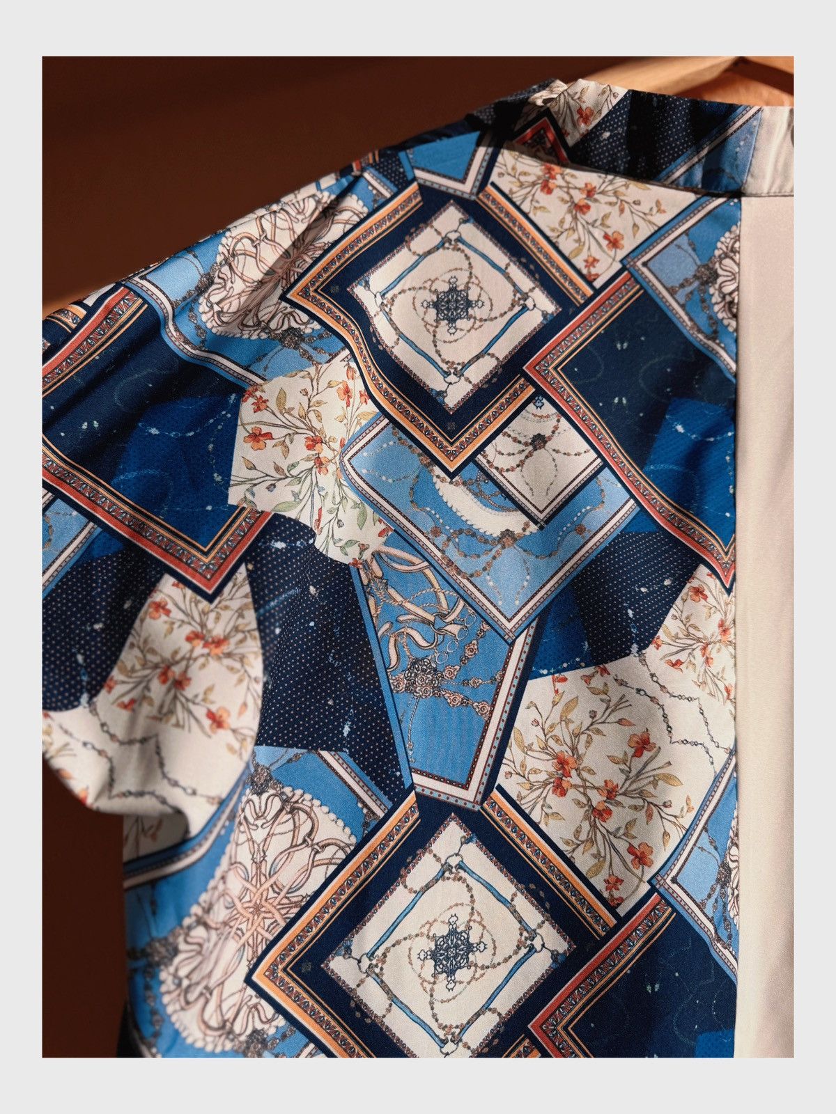 Other Statement Split Shirt – Half Solid White, Half Patch Print Size XL / US 12-14 / IT 48-50 - 9 Thumbnail