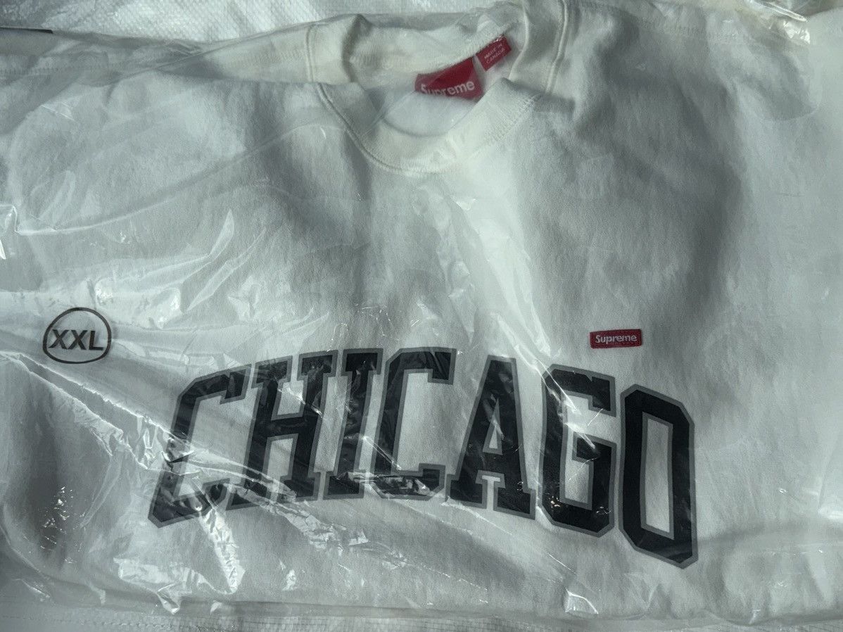 Supreme CHICAGO EXCLUSIVE Small Box Shop Crewneck Size US XXL / EU 58 / 5 - 2 Thumbnail