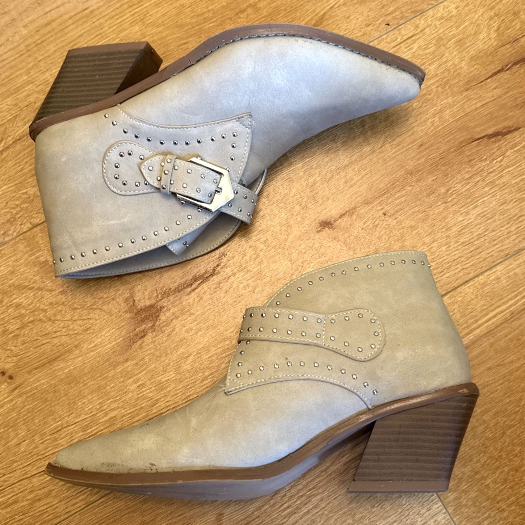 Vintage VINTAGE Seven7 Dallas Studded Western Ankle Booties Cream Size 9 Buckle Silver Pointed Women Shoes Size US 9 / IT 39 - 6 Thumbnail