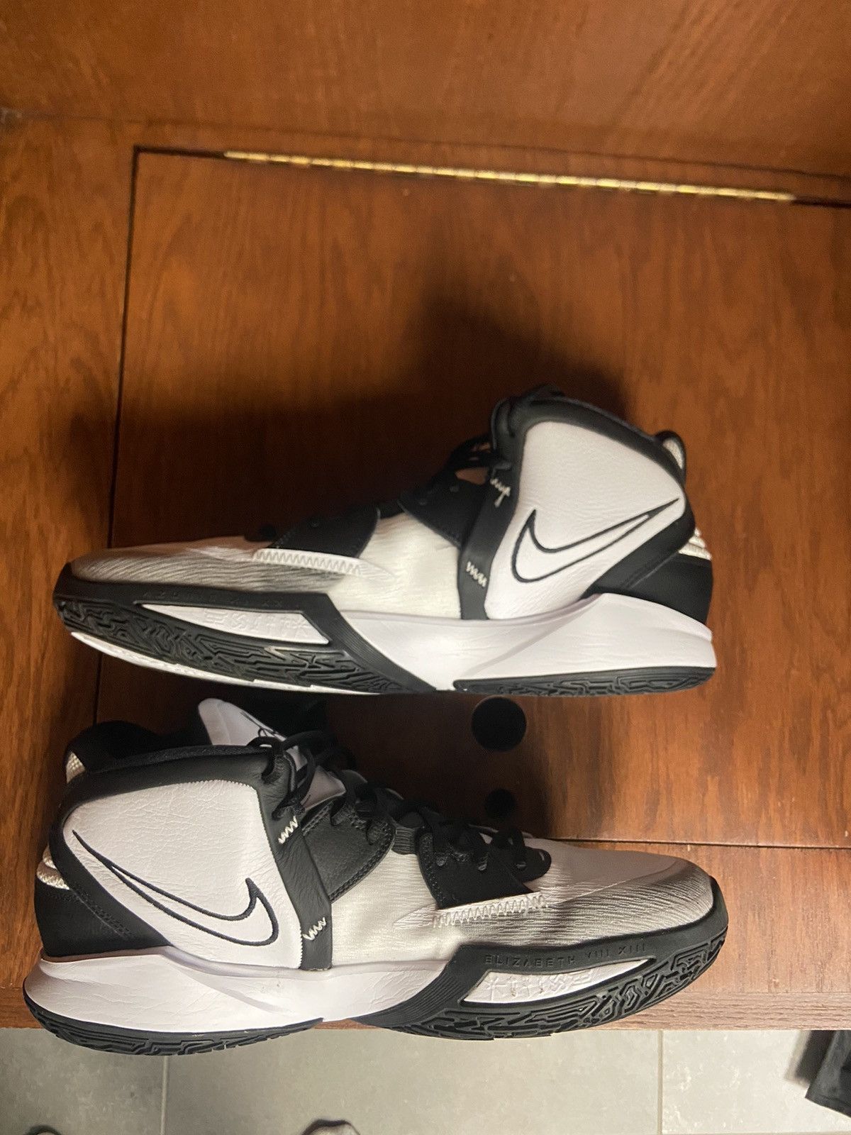 Nike Nike mens Kyrie Infinity basketball shoes Size US 15 / EU 48 - 3 Thumbnail