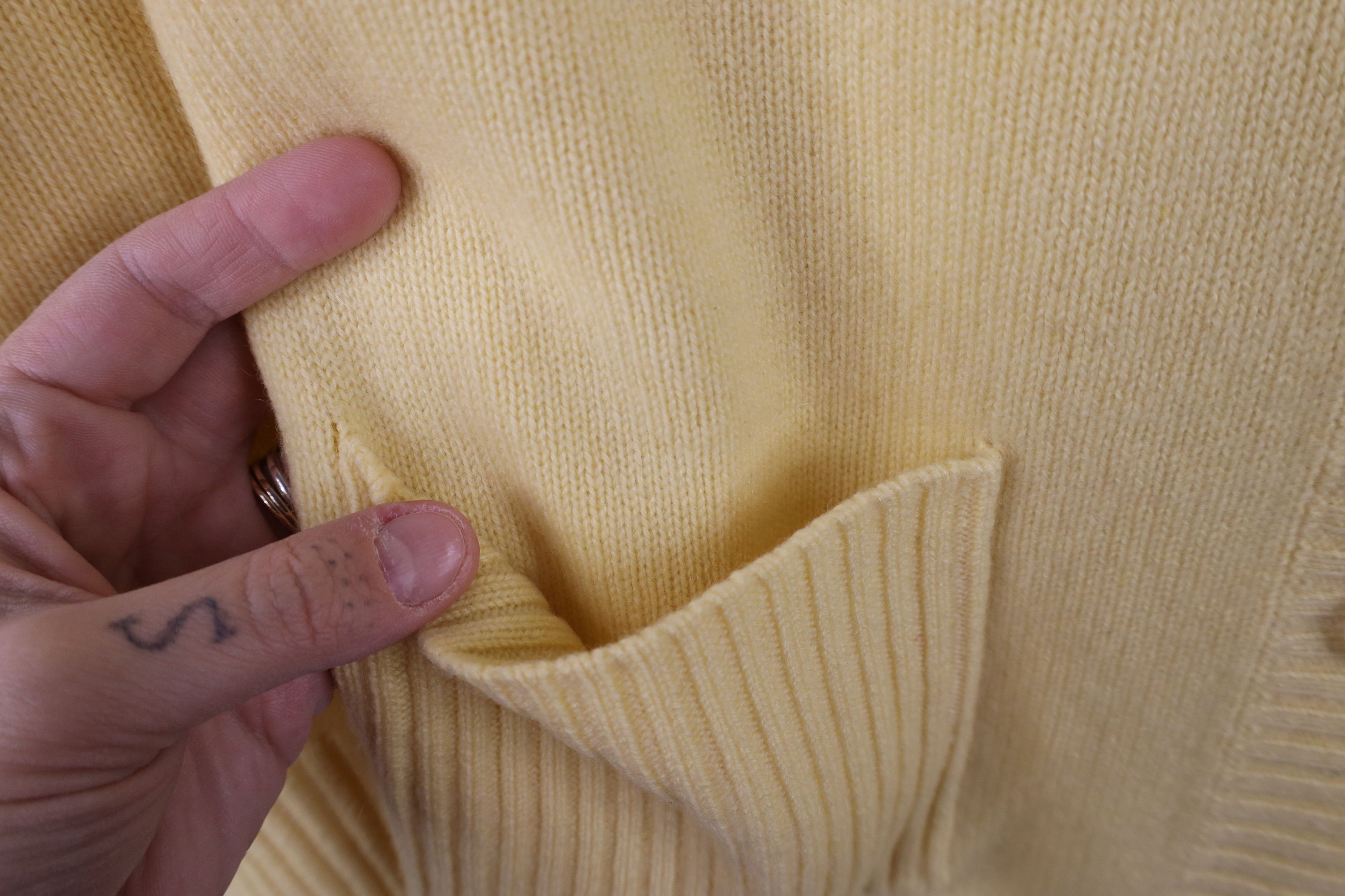 Orvis × Vintage Vintage Orvis Soft Cashmere Knit Cardigan Sweater Yellow Size S / US 4 / IT 40 - 4 Thumbnail