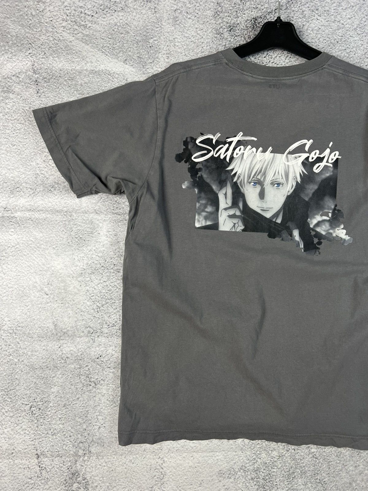 Anime Uniqlo x Gojo Satoru T-shirt Size US M / EU 48-50 / 2 - 6 Thumbnail