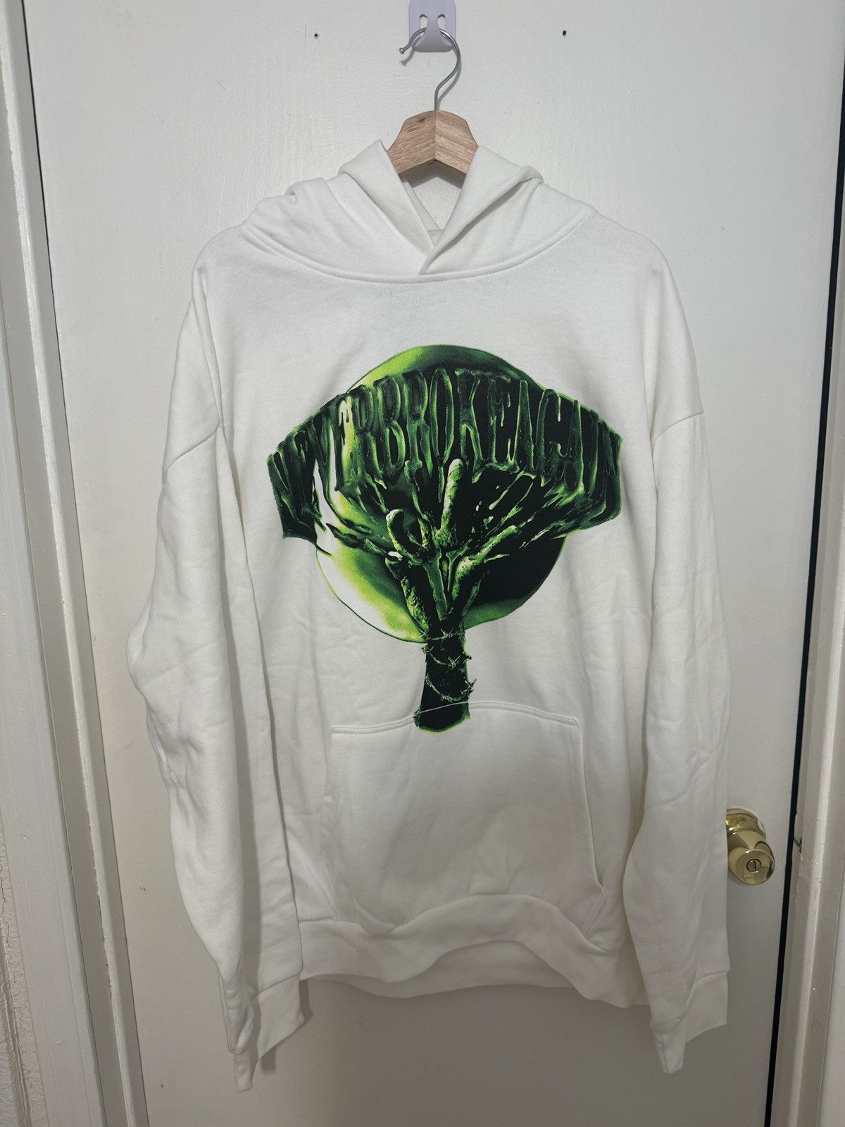 Vintage × Vlone New Vlone x Never Broke Again Slime Hoodie White Size US XXL / EU 58 / 5 - 1 Thumbnail