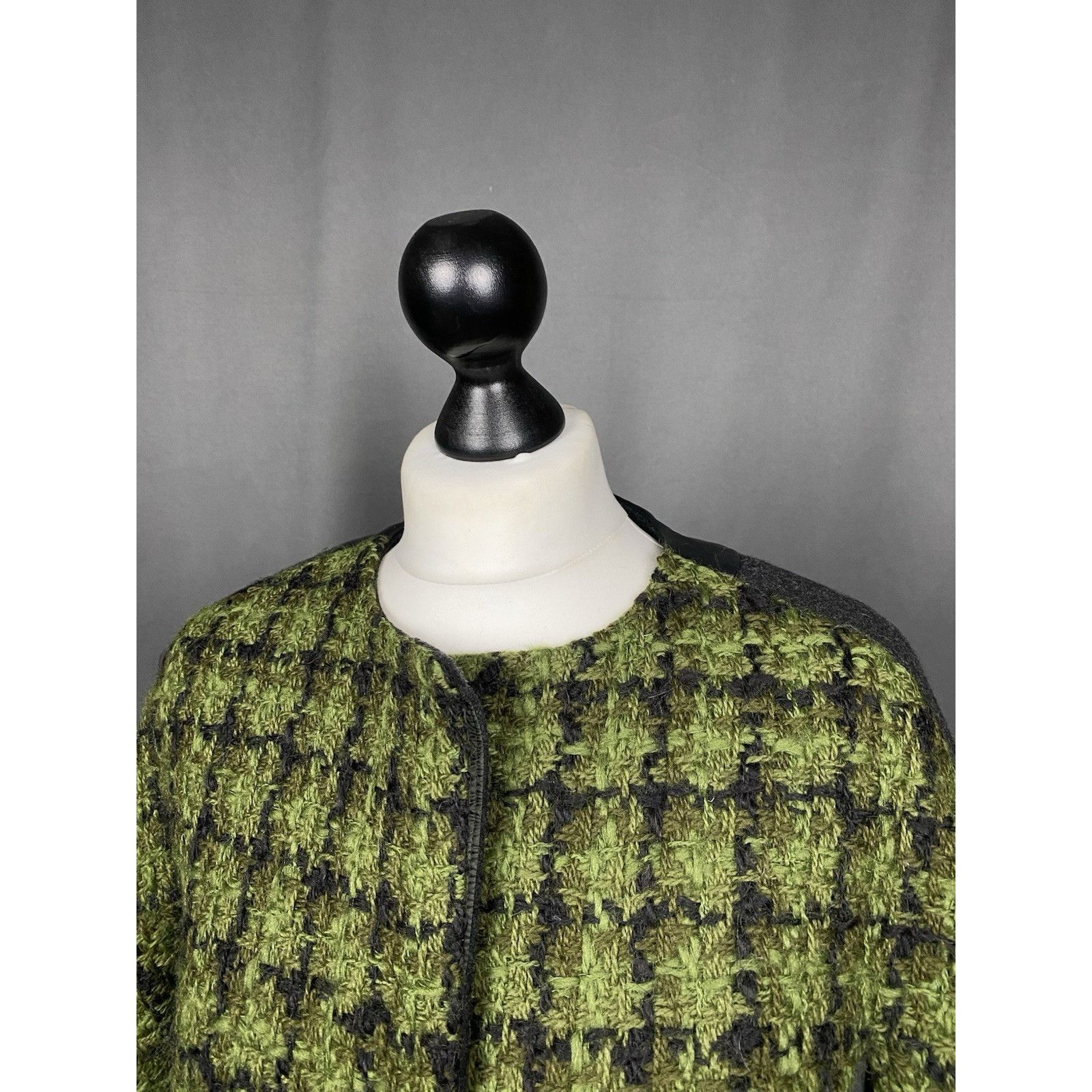 Louis Vuitton Louis Vuitton Green Tweed & Leather Trim Colarless Coat Size Size S / US 4 / IT 40 - 5 Thumbnail