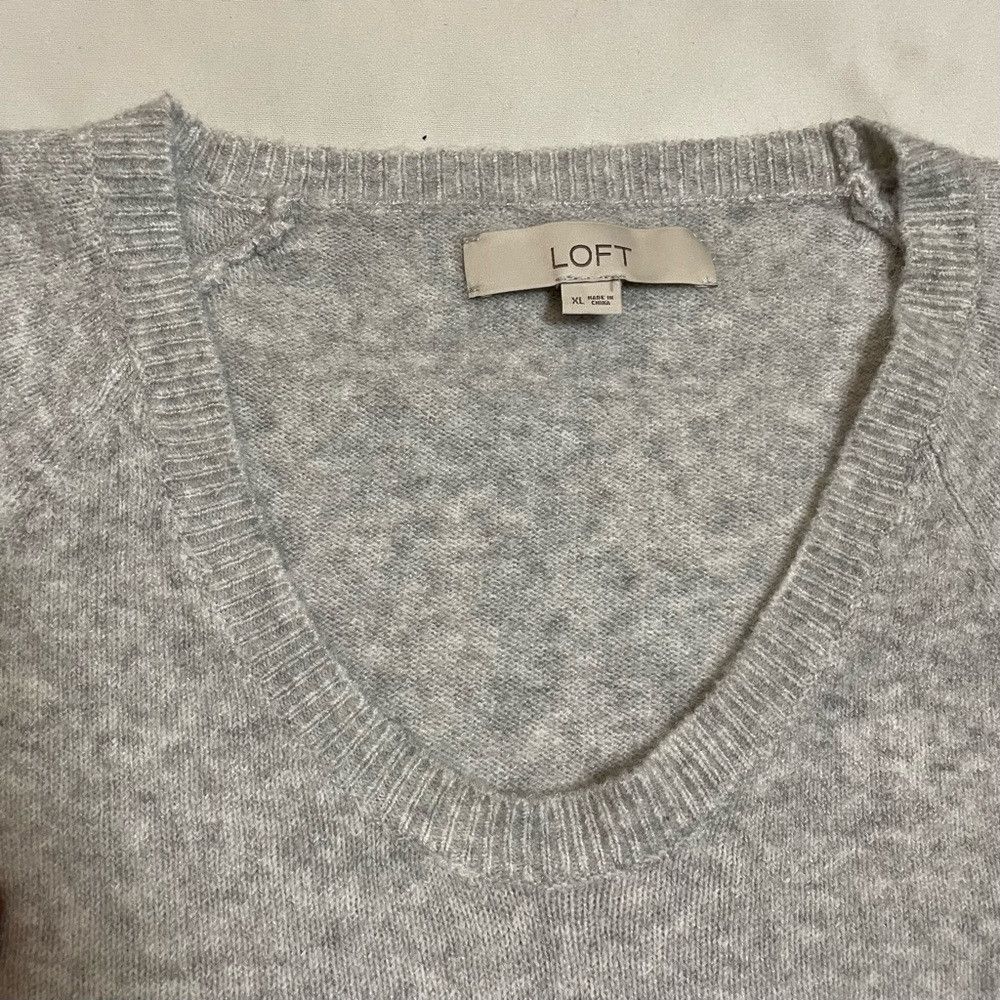 Loft Loft Gray Tie Cuff Long Sleeve V Neck Sweater Size XL Size XL / US 12-14 / IT 48-50 - 9 Thumbnail