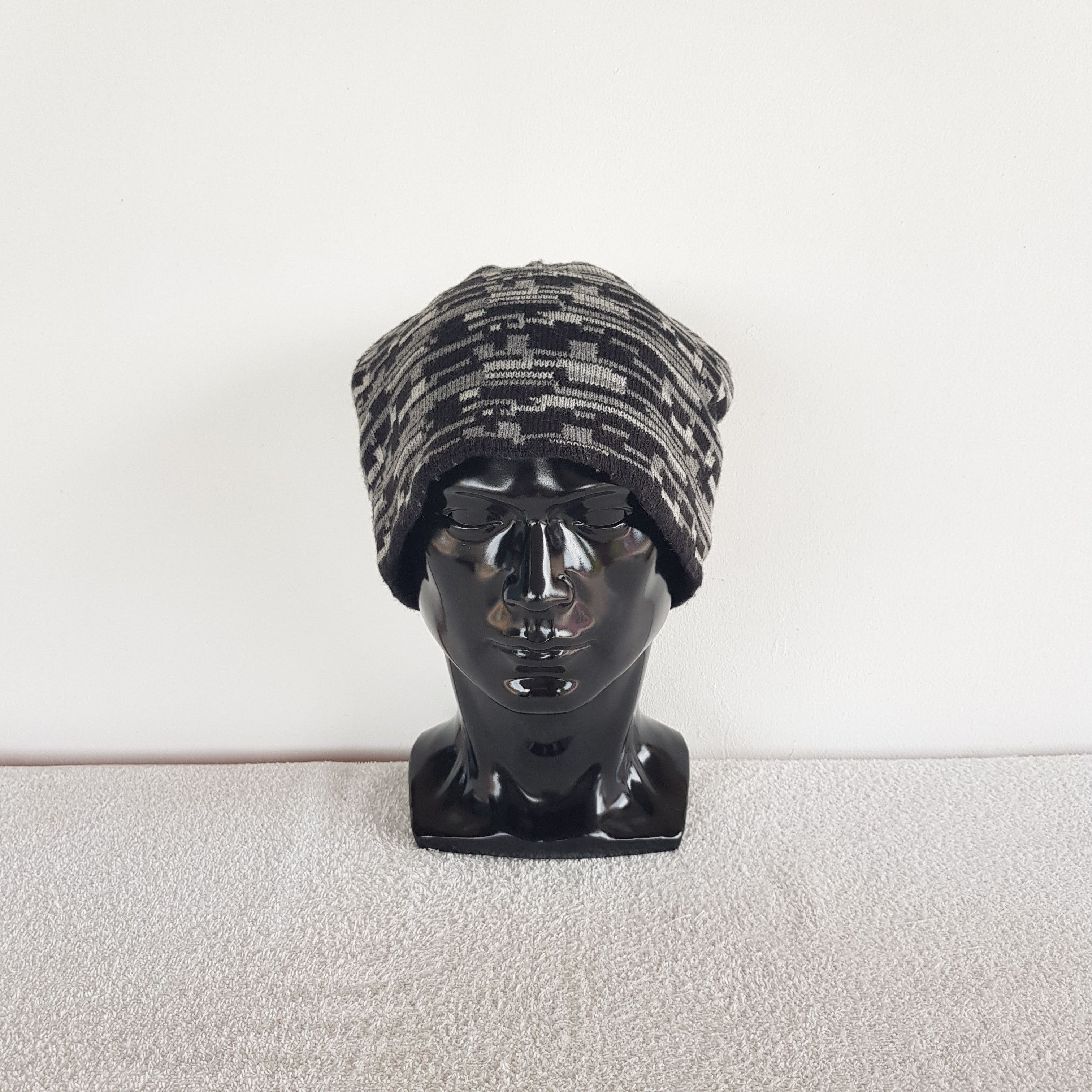 Japanese Brand Vintage Japanese Nice Artwork Beanie Ribbed Knit Caps Hats. Size ONE SIZE - 2 Thumbnail