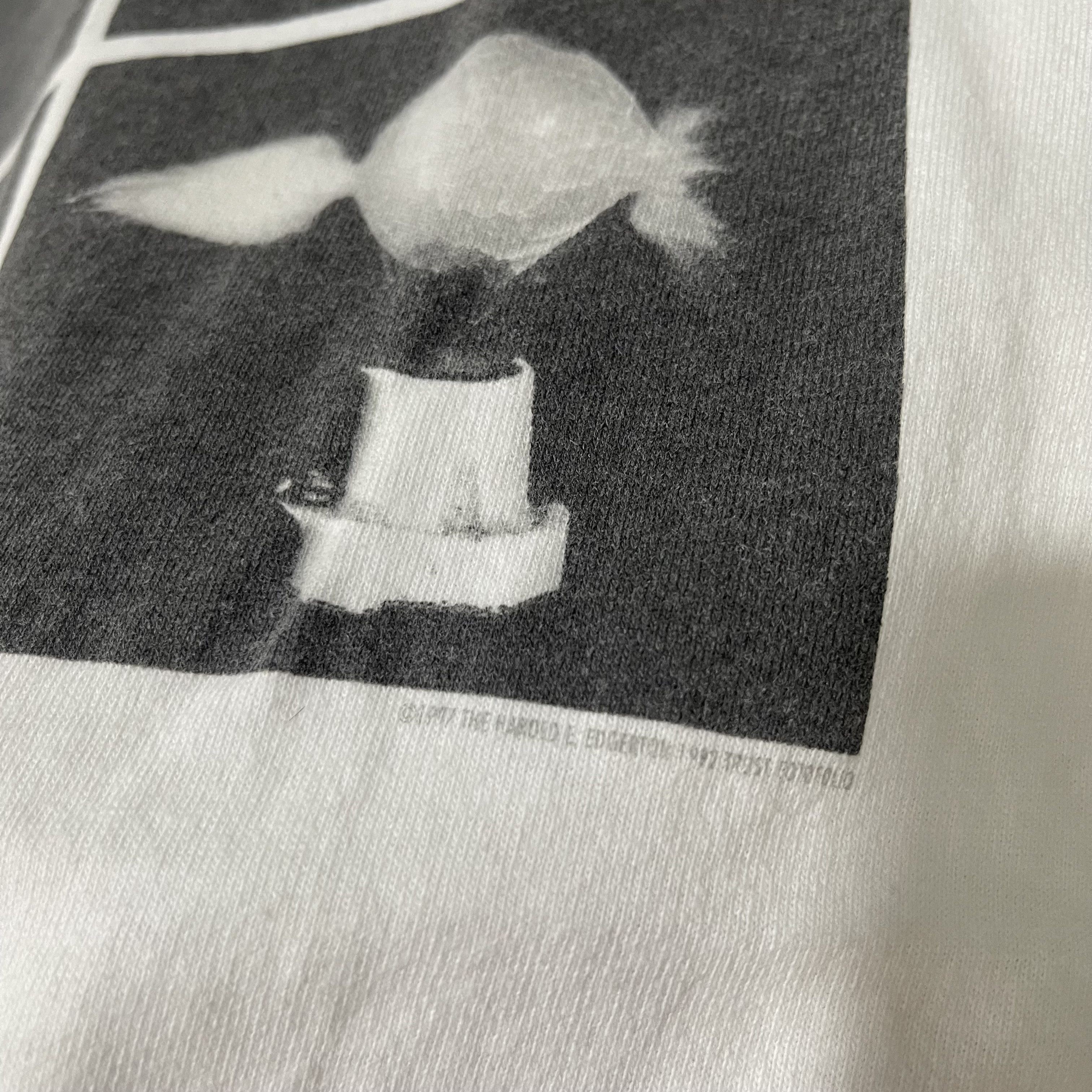 Vintage Vintage 90s Harold Edgerton Death of a Lightbulb T-Shirt Size US XS / EU 42 / 0 - 3 Thumbnail