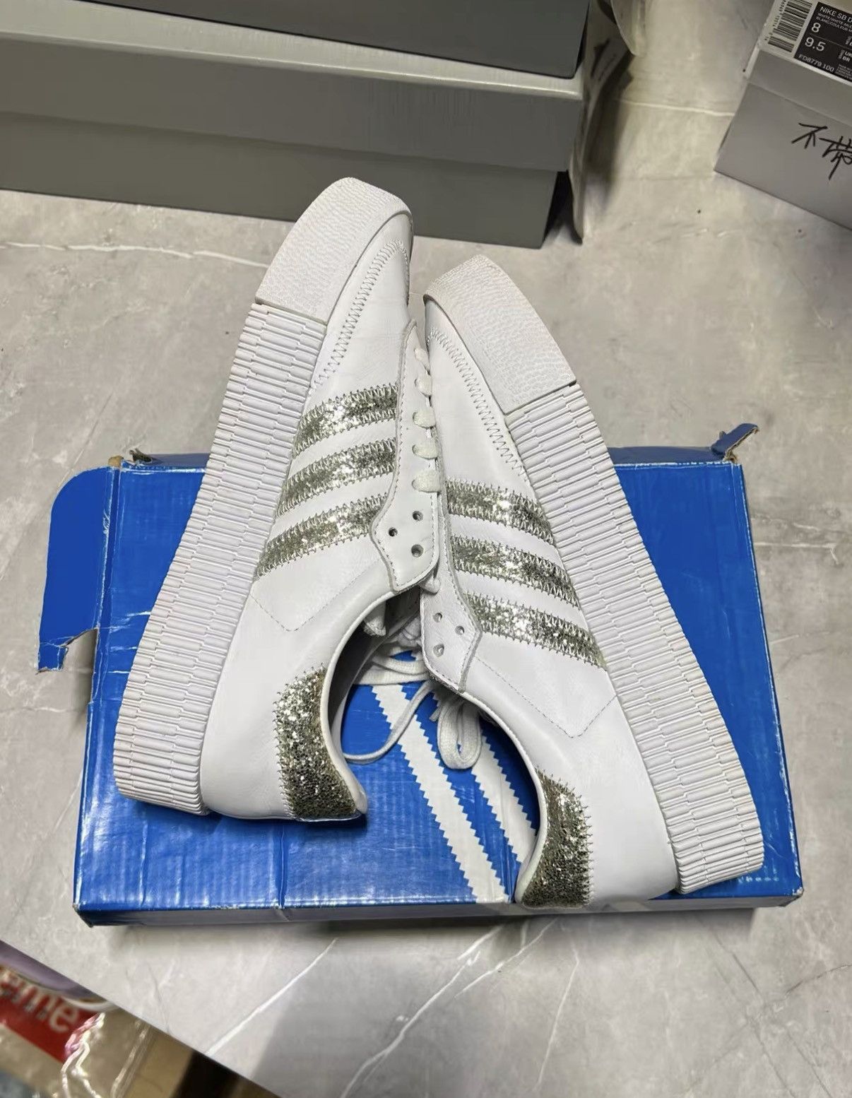 Adidas Adidas Samba Silver & White J42 Size US 7 / IT 37 - 2 Thumbnail