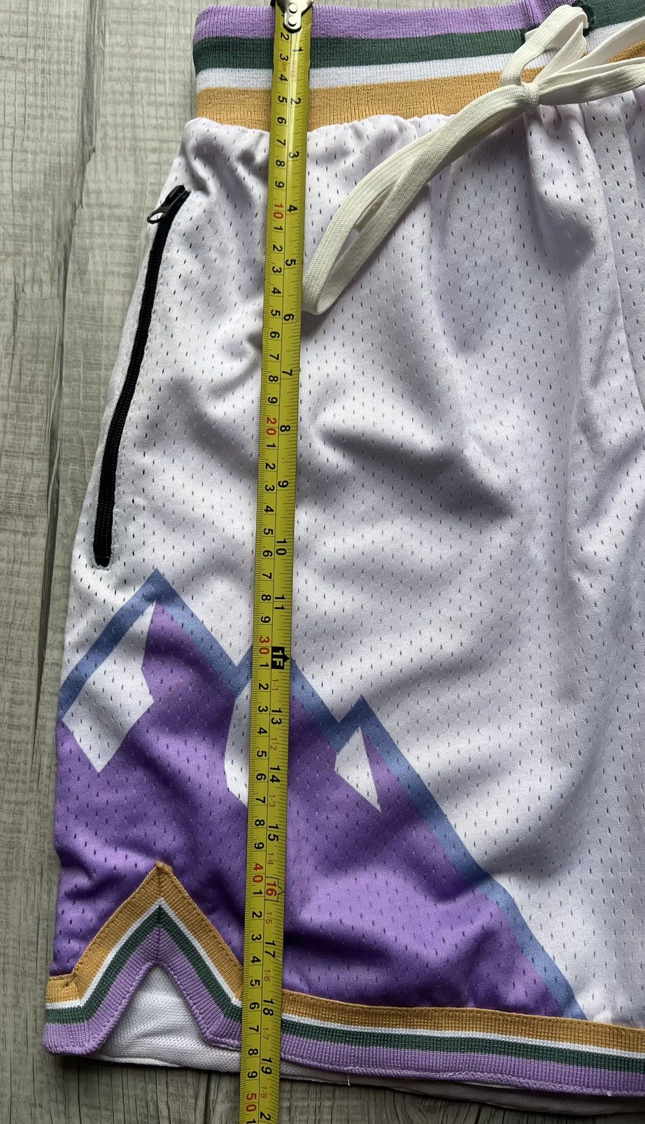 Collect and Select Collect and Select Utah Jazz shorts Size US 32 / EU 48 - 3 Thumbnail